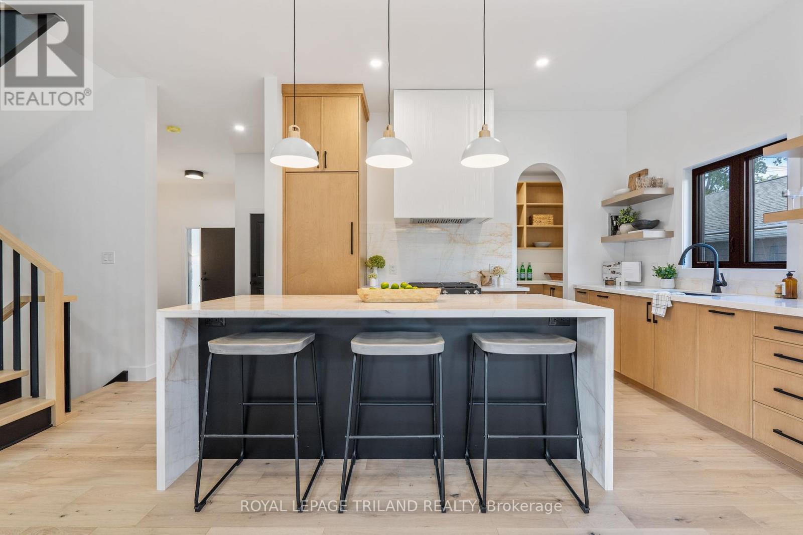 32 Alberta Street, Lambton Shores, Ontario  N0M 1T0 - Photo 11 - X12365368