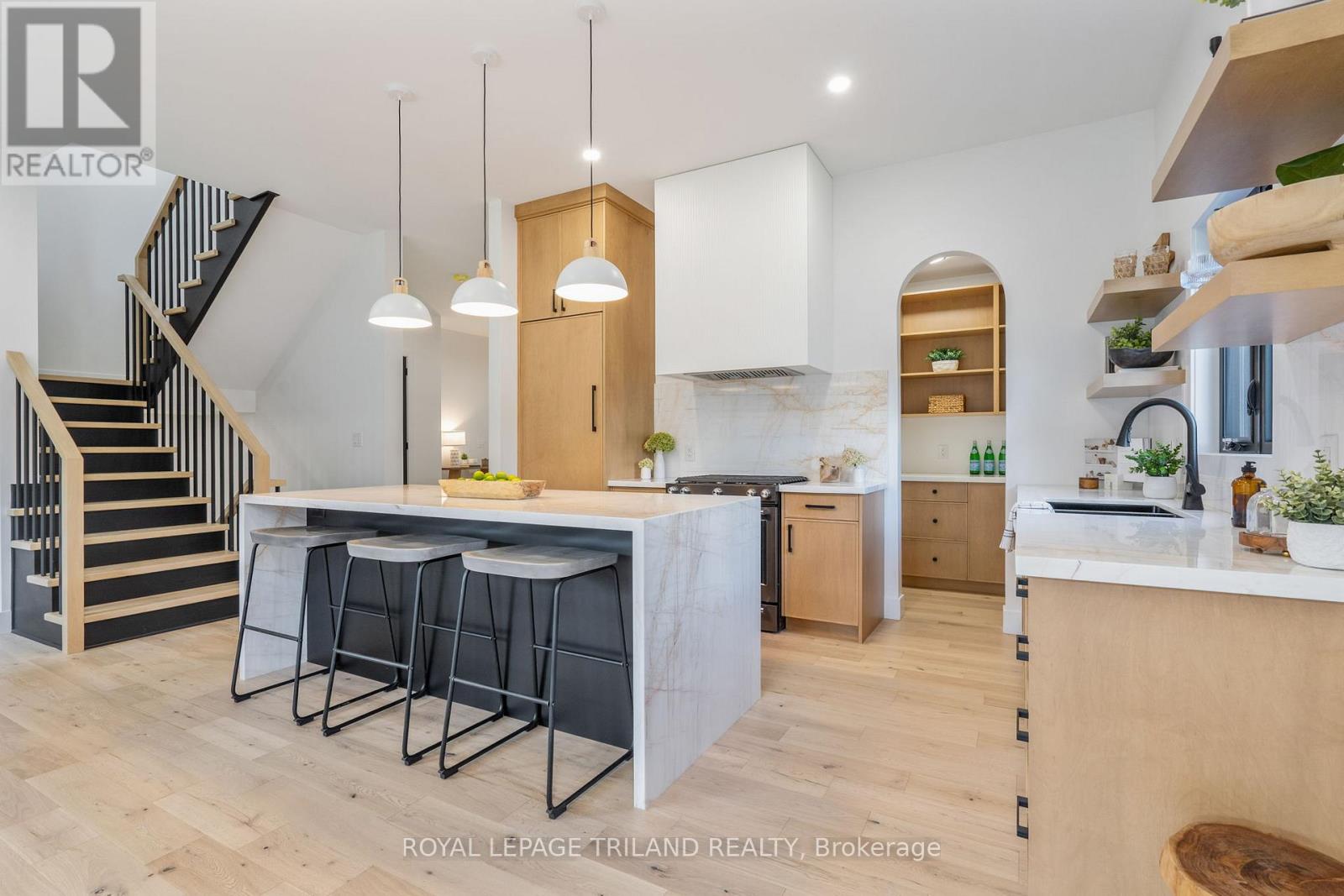 32 Alberta Street, Lambton Shores, Ontario  N0M 1T0 - Photo 12 - X12365368