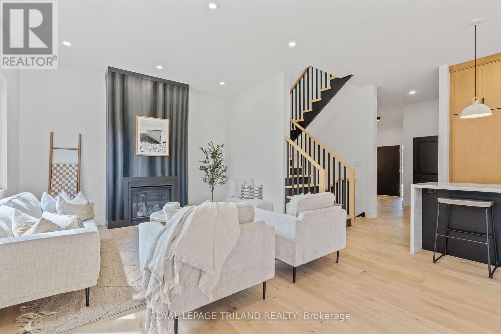 32 Alberta Street, Lambton Shores, Ontario  N0M 1T0 - Photo 19 - X12365368
