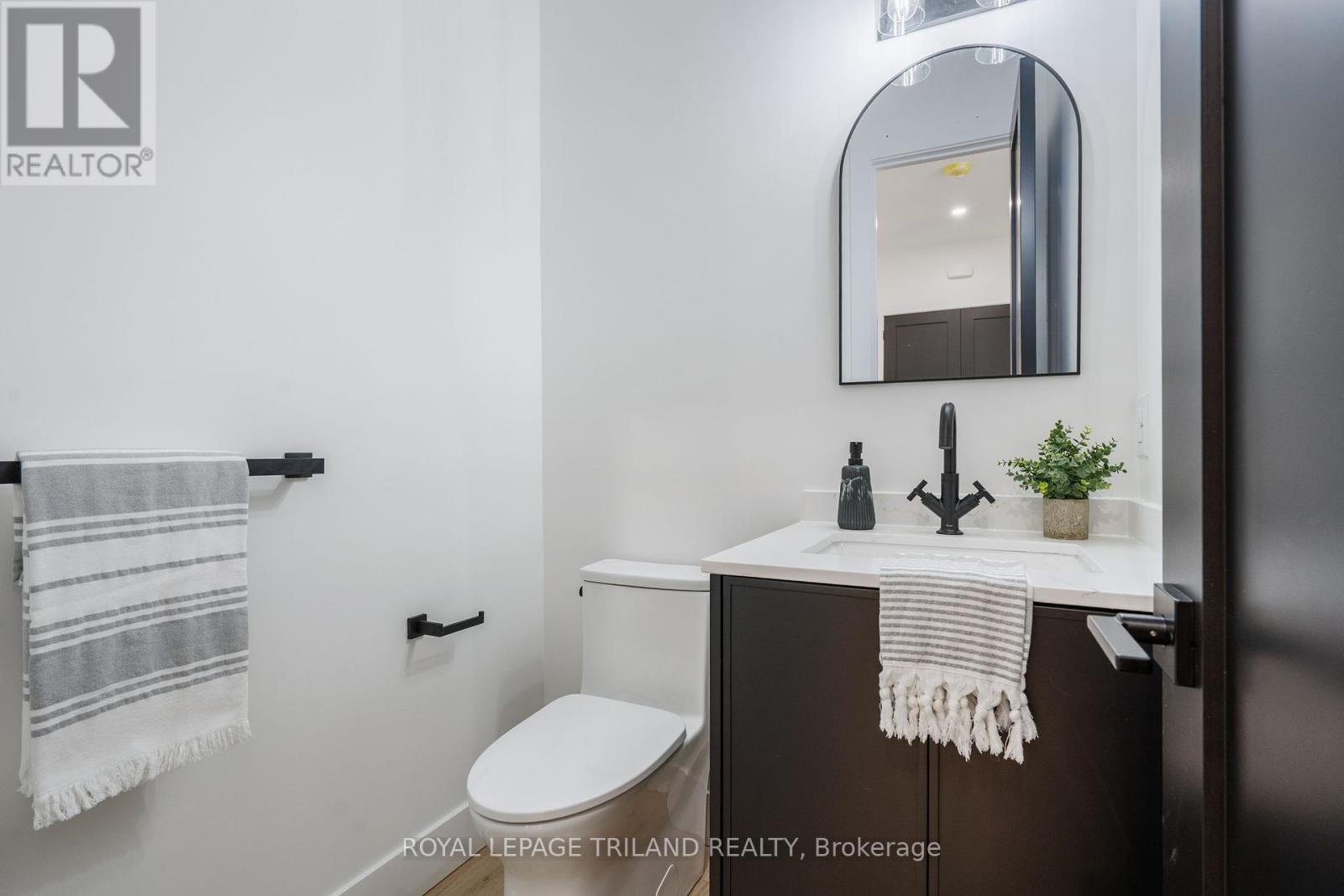 32 Alberta Street, Lambton Shores, Ontario  N0M 1T0 - Photo 24 - X12365368