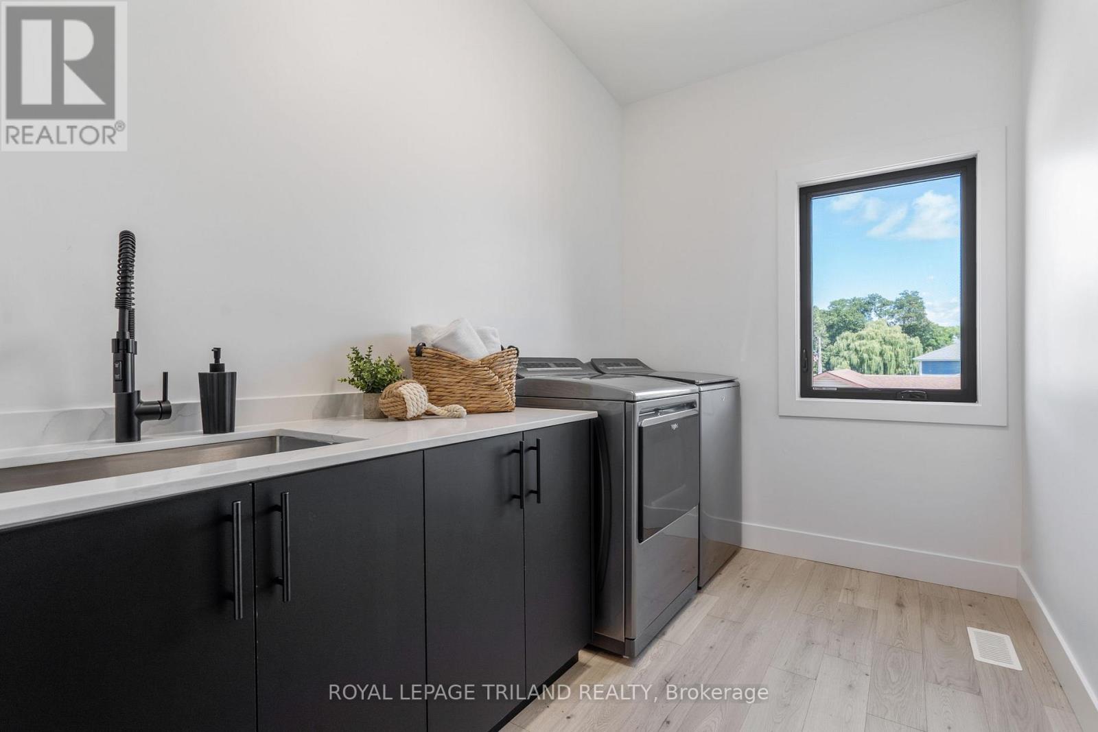 32 Alberta Street, Lambton Shores, Ontario  N0M 1T0 - Photo 36 - X12365368