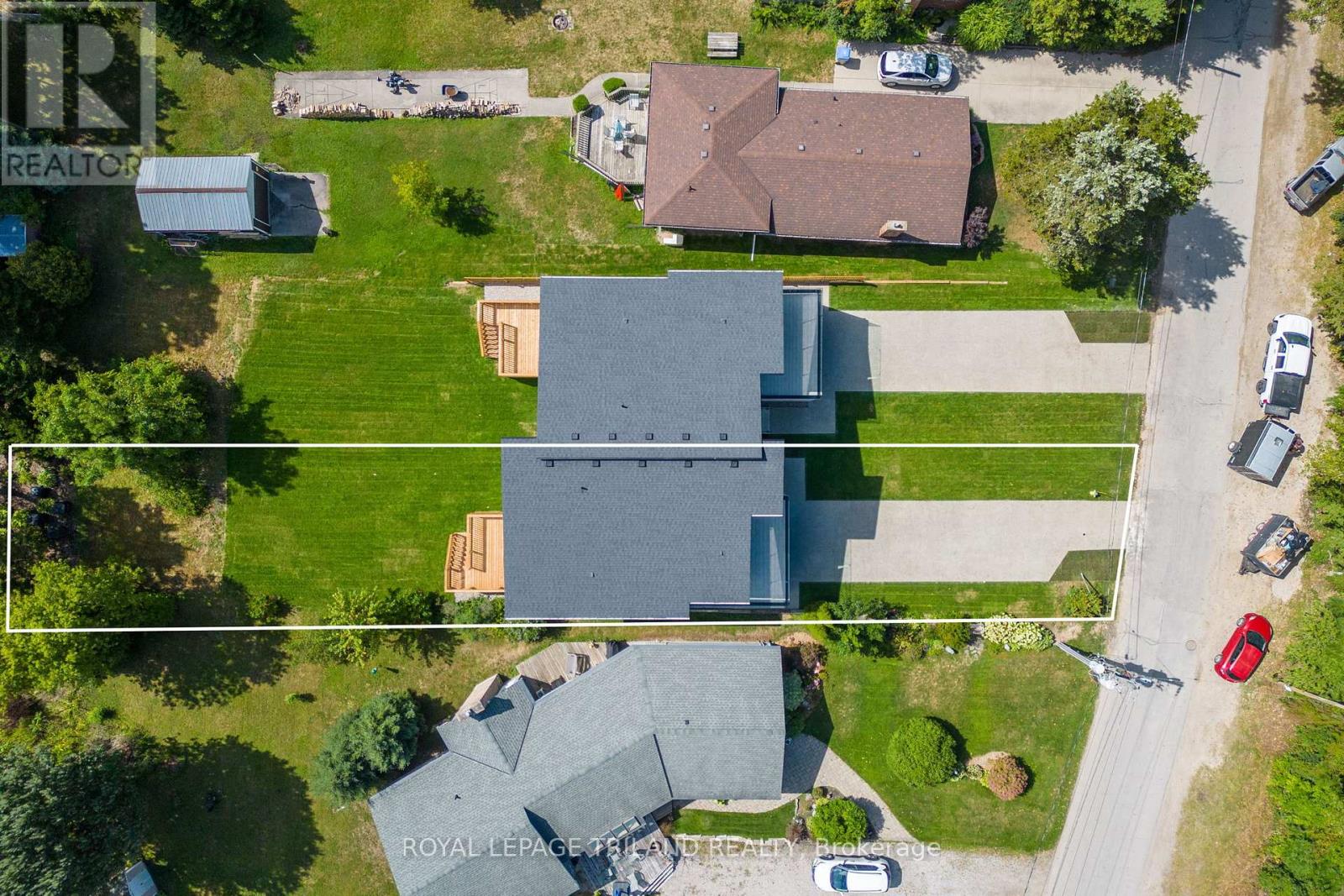 32 Alberta Street, Lambton Shores, Ontario  N0M 1T0 - Photo 5 - X12365368