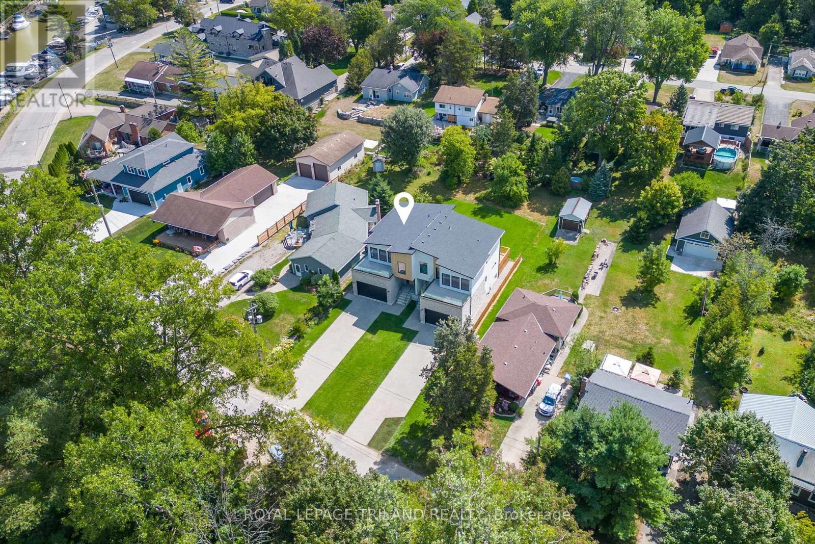 32 Alberta Street, Lambton Shores, Ontario  N0M 1T0 - Photo 6 - X12365368