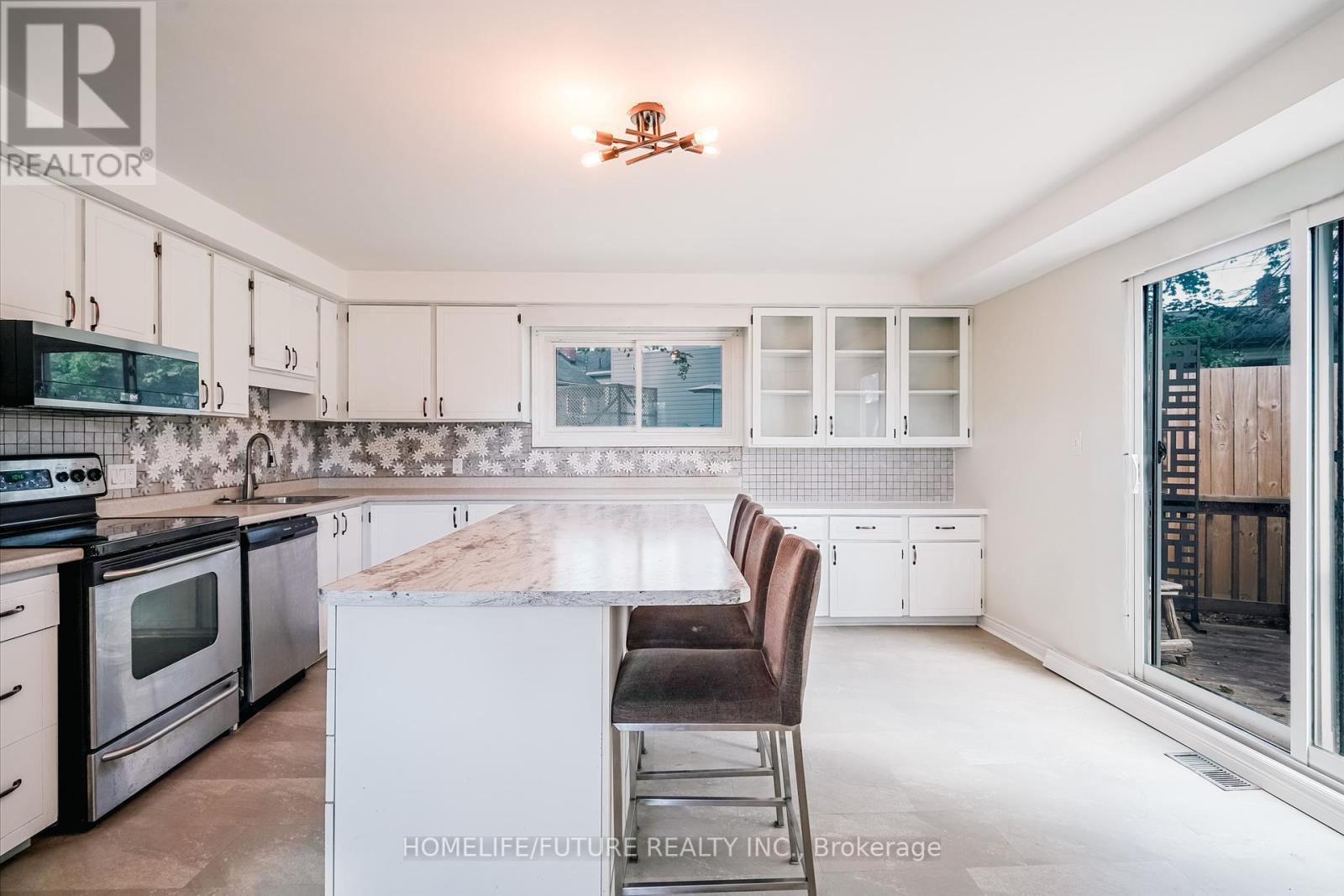 9 Toronto Road, Port Hope, Ontario  L1A 3R4 - Photo 10 - X12365246