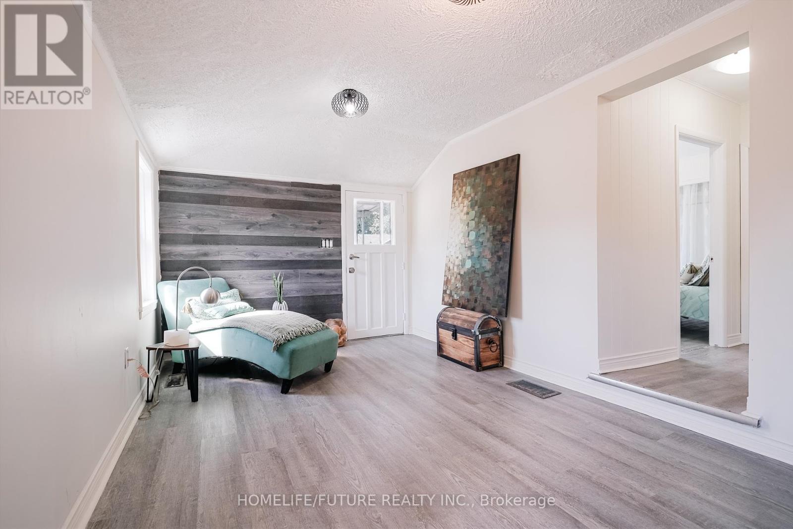 9 Toronto Road, Port Hope, Ontario  L1A 3R4 - Photo 6 - X12365246