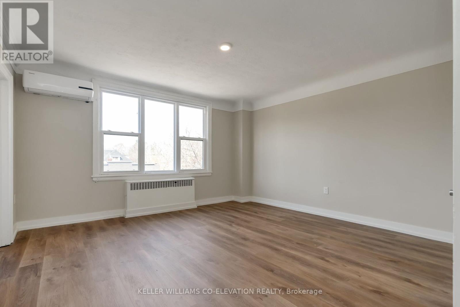 14 - 133 Prospect Street S, Hamilton, Ontario L8M 1M6 - Photo 3 - X12365263