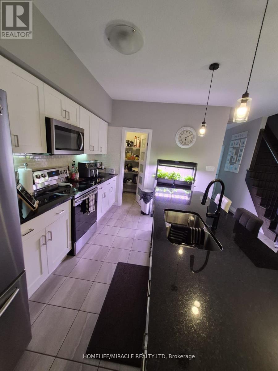 886 Robert Ferrie Drive, Kitchener, Ontario  N2R 0P2 - Photo 15 - X12365297