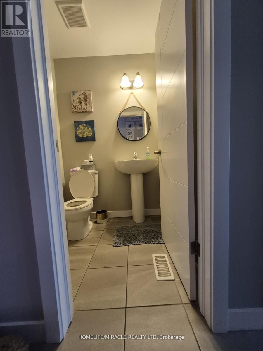 886 Robert Ferrie Drive, Kitchener, Ontario  N2R 0P2 - Photo 19 - X12365297