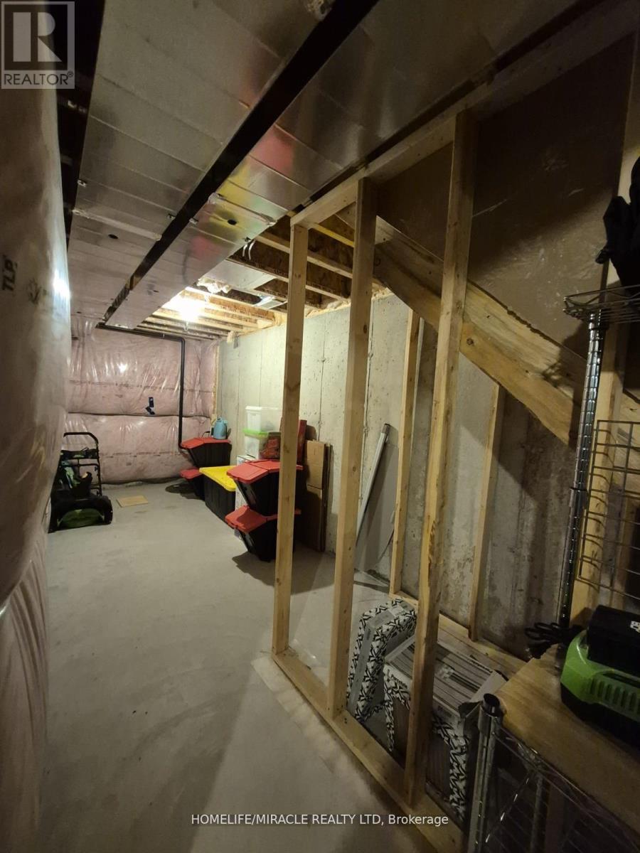 886 Robert Ferrie Drive, Kitchener, Ontario  N2R 0P2 - Photo 21 - X12365297
