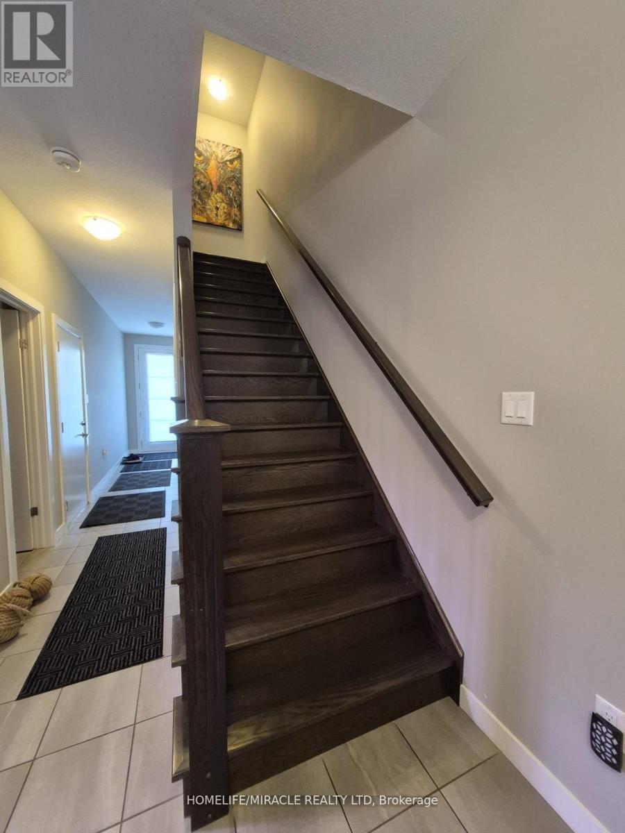 886 Robert Ferrie Drive, Kitchener, Ontario  N2R 0P2 - Photo 24 - X12365297