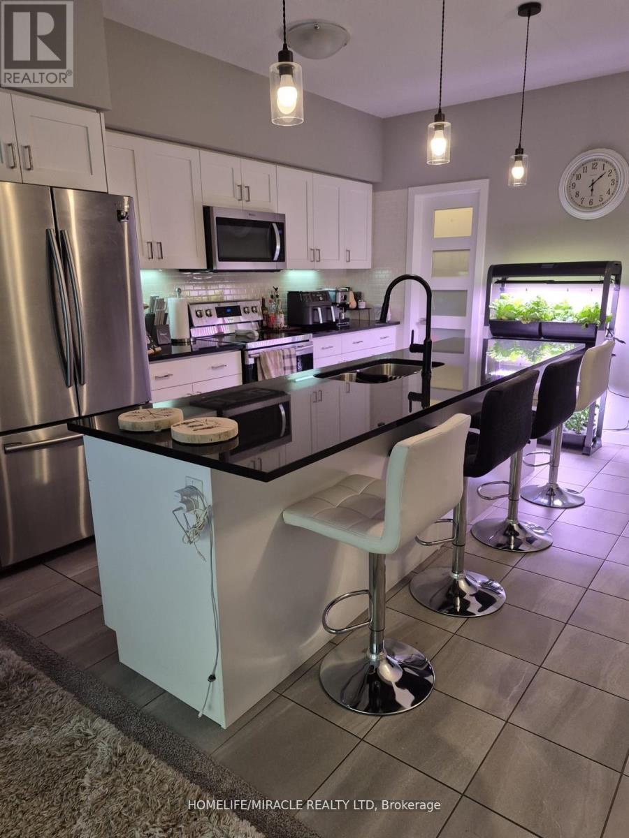 886 Robert Ferrie Drive, Kitchener, Ontario  N2R 0P2 - Photo 30 - X12365297