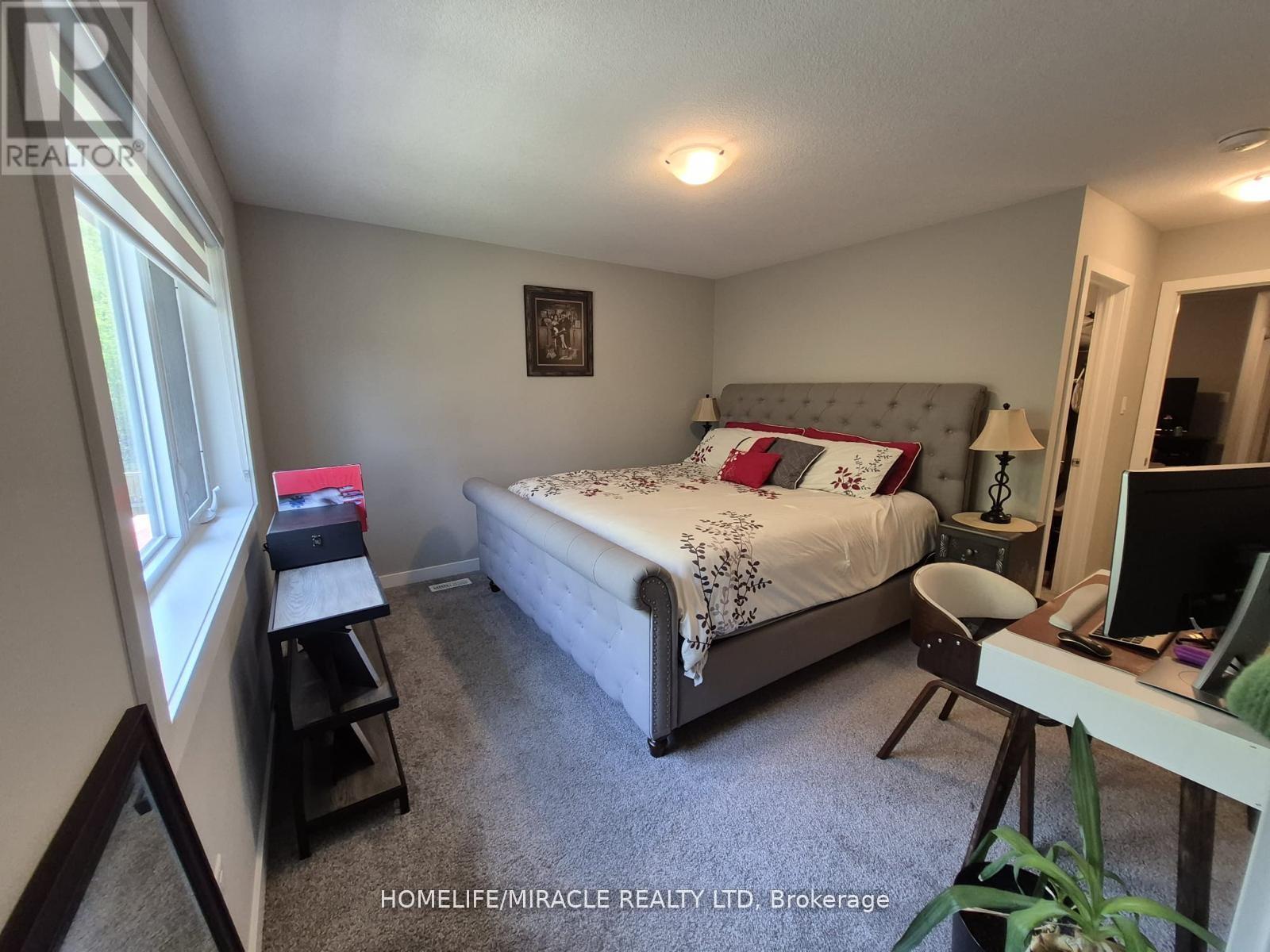 886 Robert Ferrie Drive, Kitchener, Ontario  N2R 0P2 - Photo 32 - X12365297