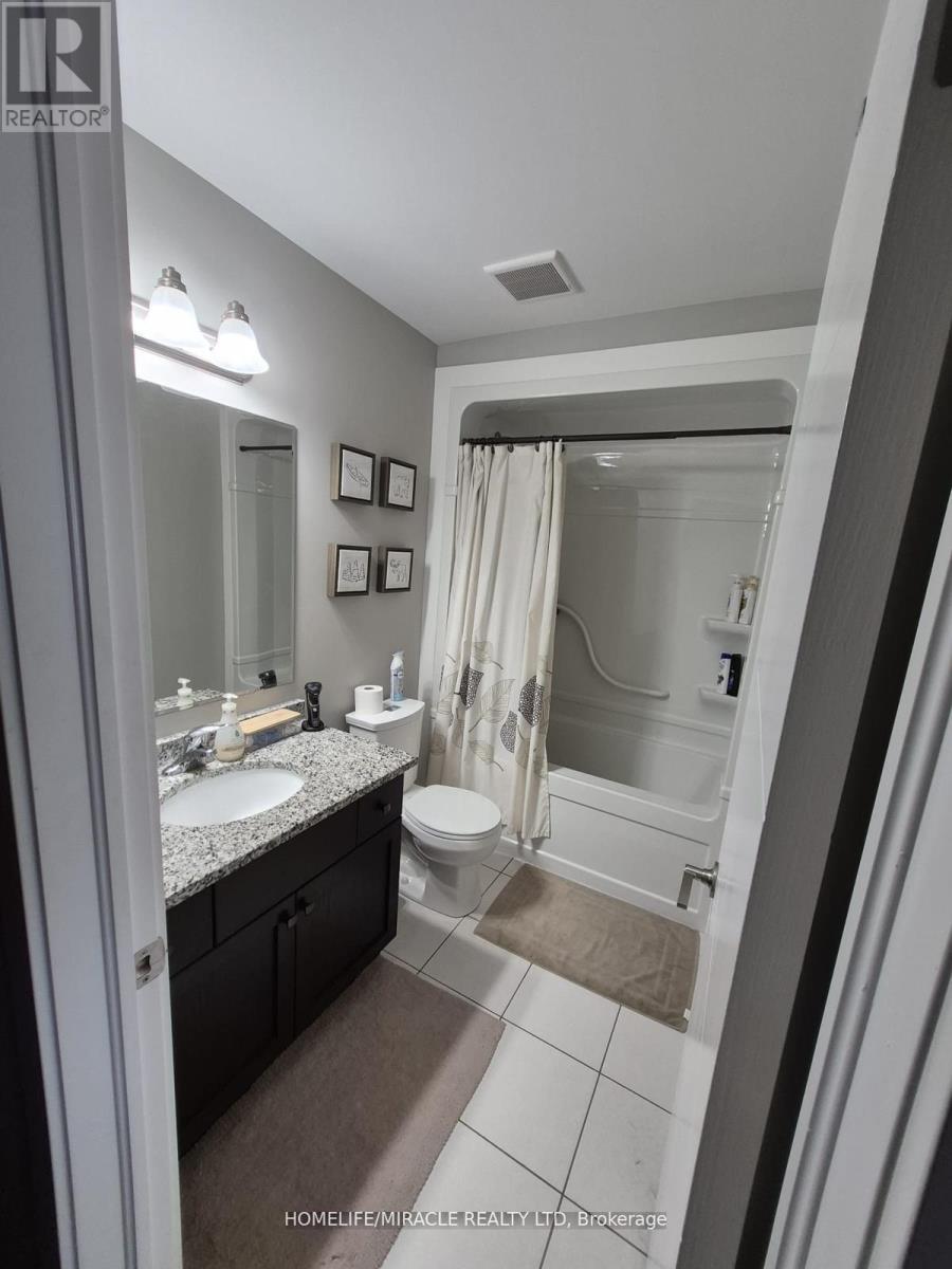 886 Robert Ferrie Drive, Kitchener, Ontario  N2R 0P2 - Photo 33 - X12365297