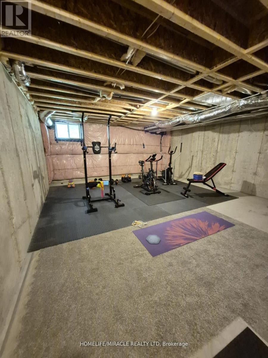 886 Robert Ferrie Drive, Kitchener, Ontario  N2R 0P2 - Photo 39 - X12365297