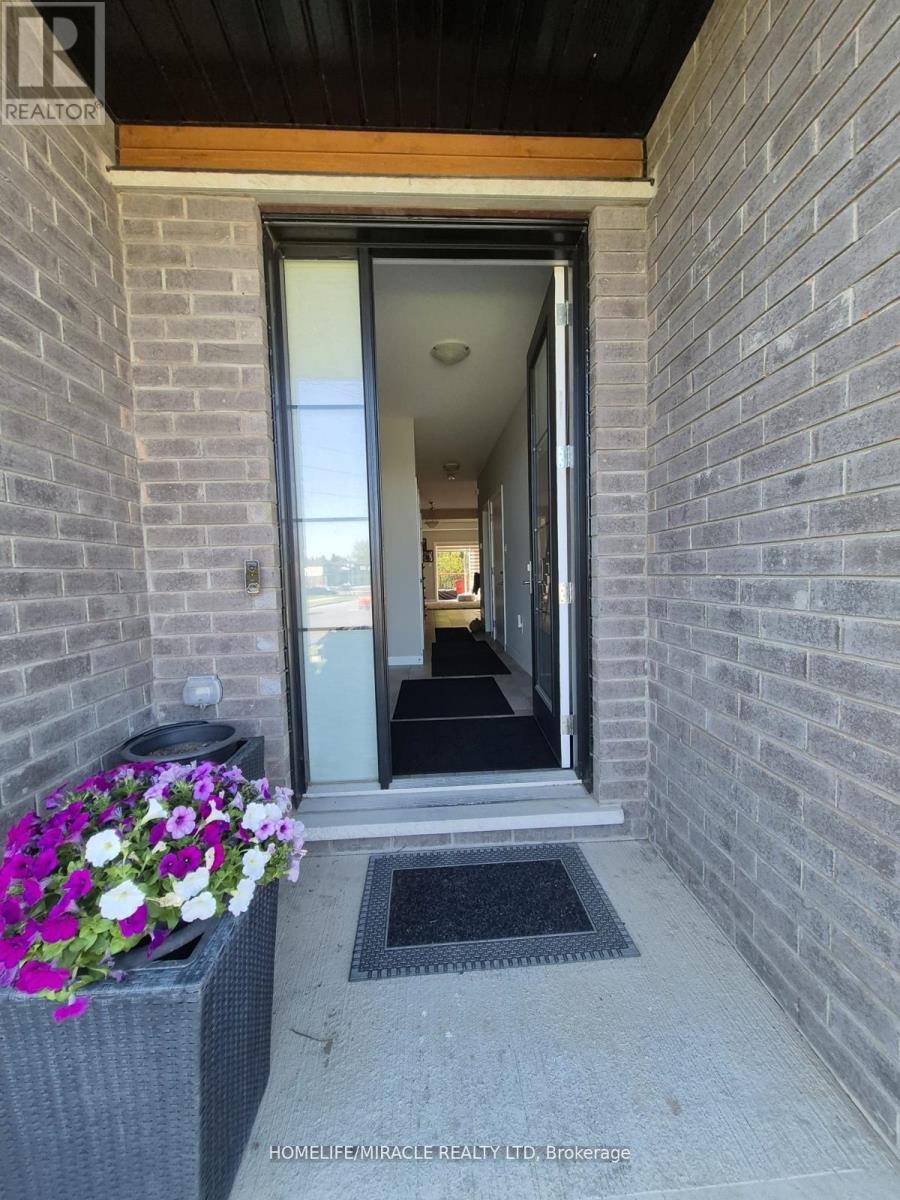 886 Robert Ferrie Drive, Kitchener, Ontario  N2R 0P2 - Photo 4 - X12365297
