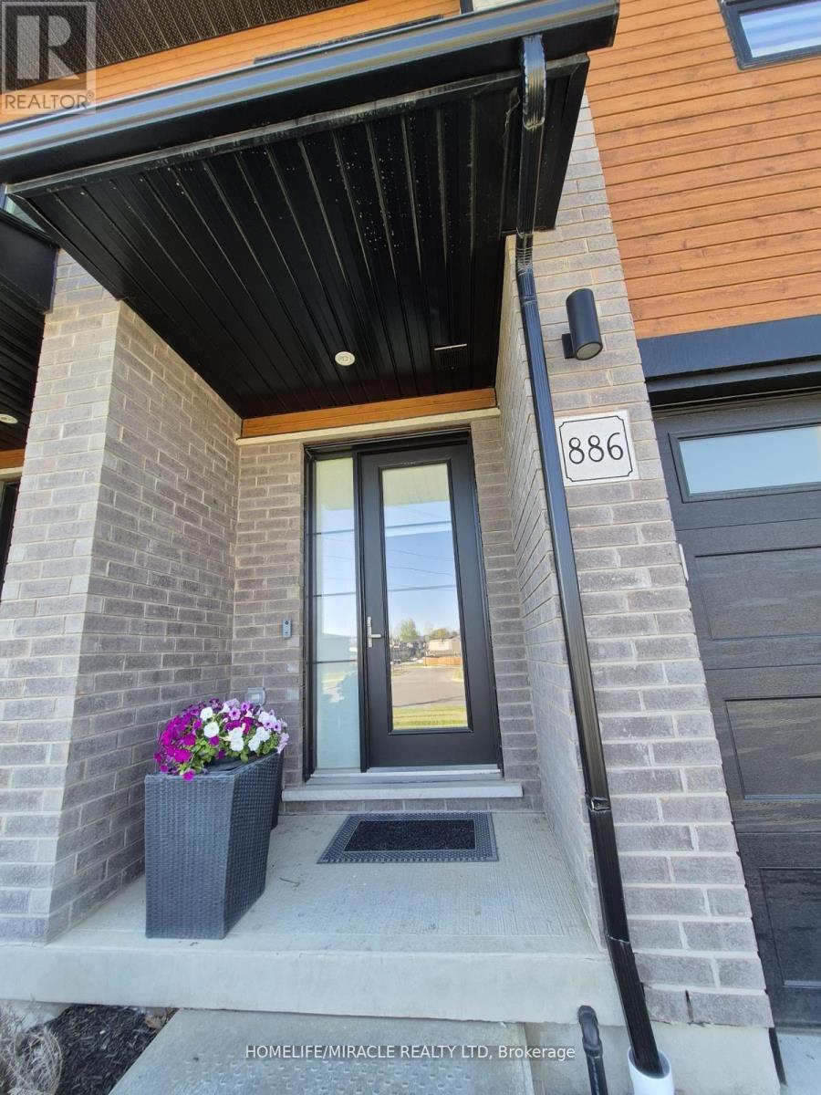 886 Robert Ferrie Drive, Kitchener, Ontario  N2R 0P2 - Photo 5 - X12365297