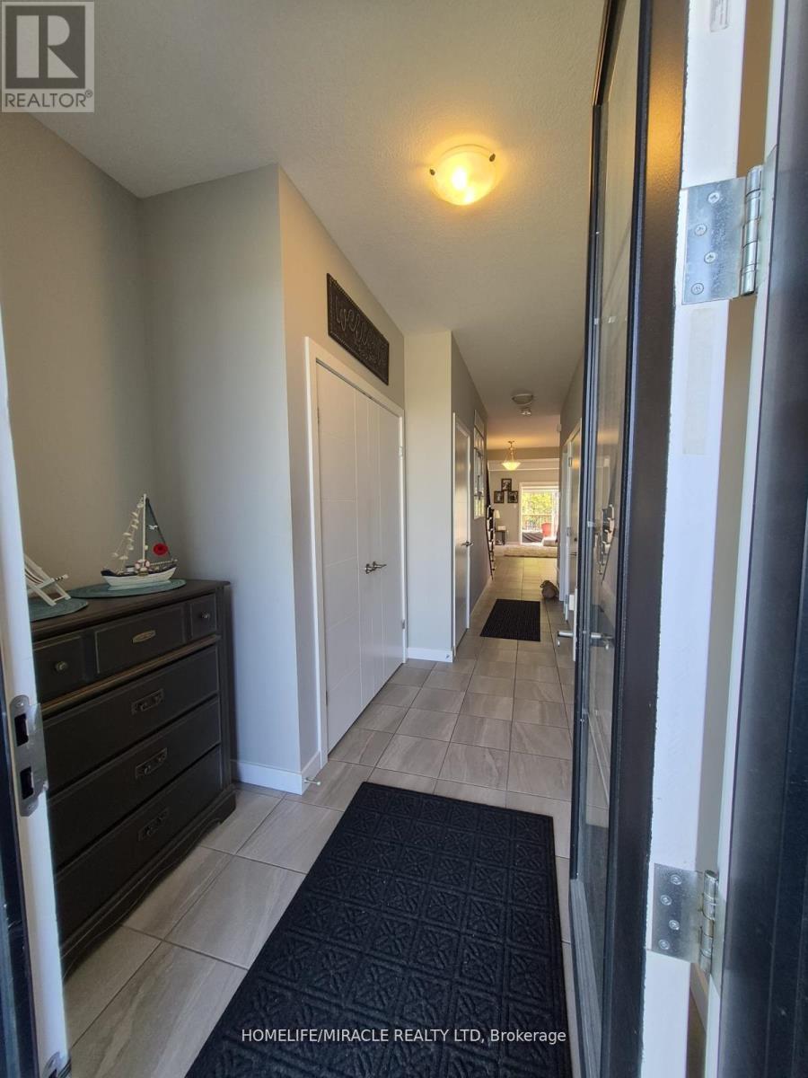 886 Robert Ferrie Drive, Kitchener, Ontario  N2R 0P2 - Photo 6 - X12365297