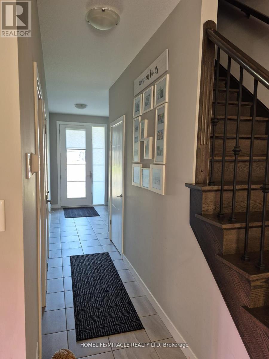 886 Robert Ferrie Drive, Kitchener, Ontario  N2R 0P2 - Photo 7 - X12365297