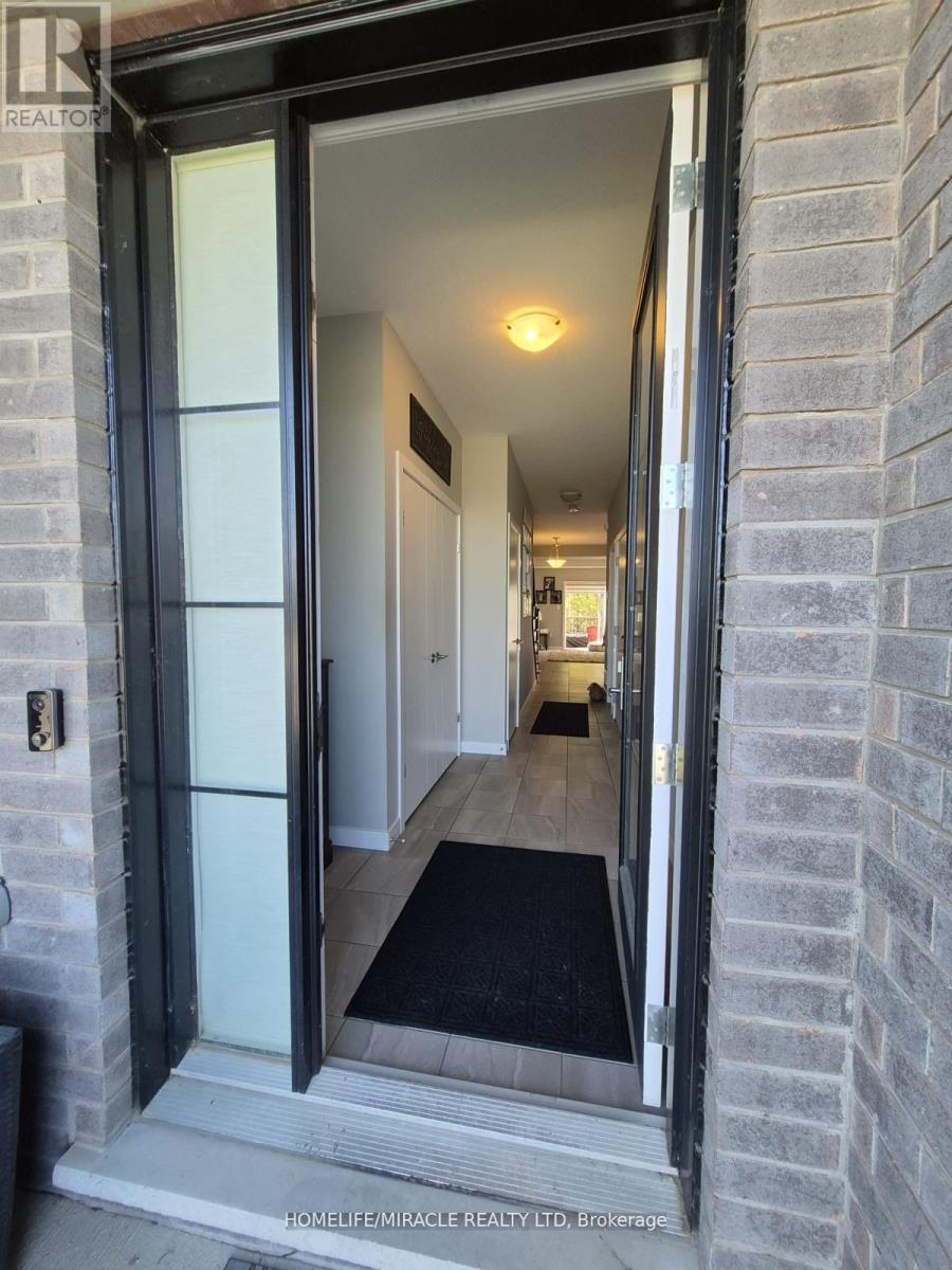 886 Robert Ferrie Drive, Kitchener, Ontario  N2R 0P2 - Photo 8 - X12365297