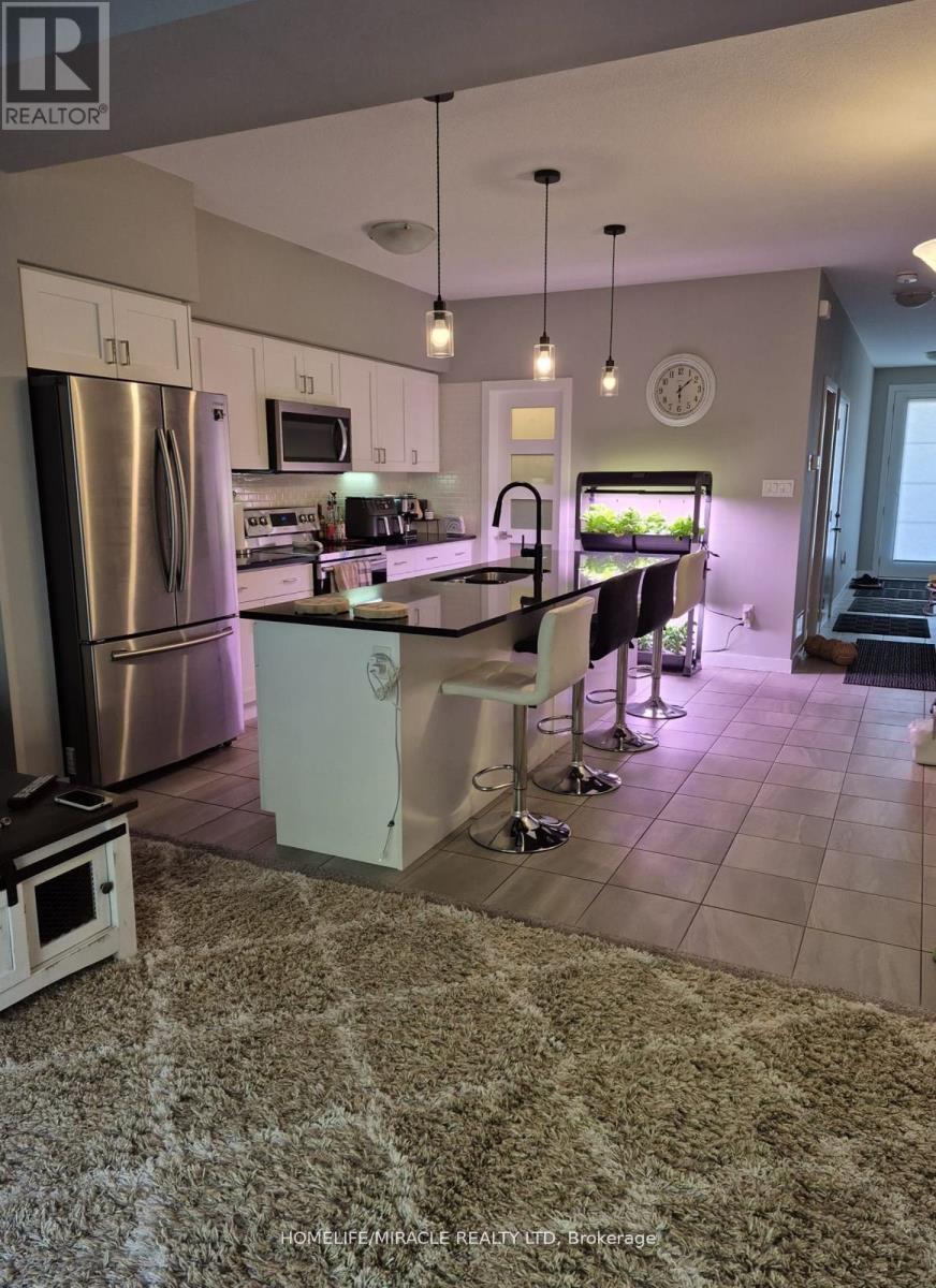 886 Robert Ferrie Drive, Kitchener, Ontario  N2R 0P2 - Photo 9 - X12365297