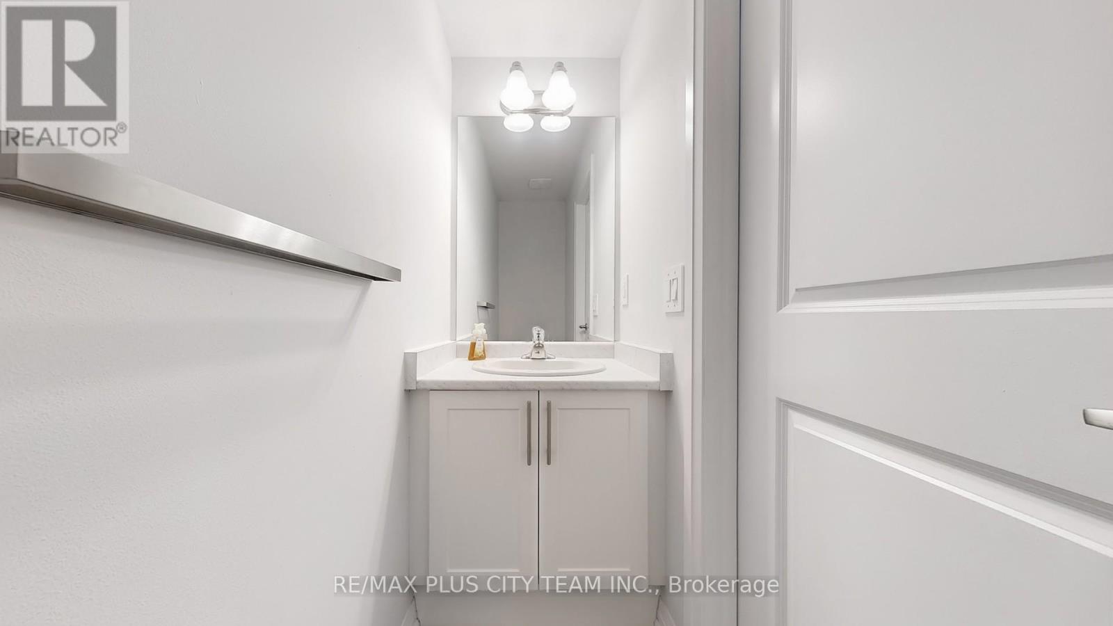 32 Keenan Street, Kawartha Lakes, Ontario  K9V 6C2 - Photo 11 - X12365336