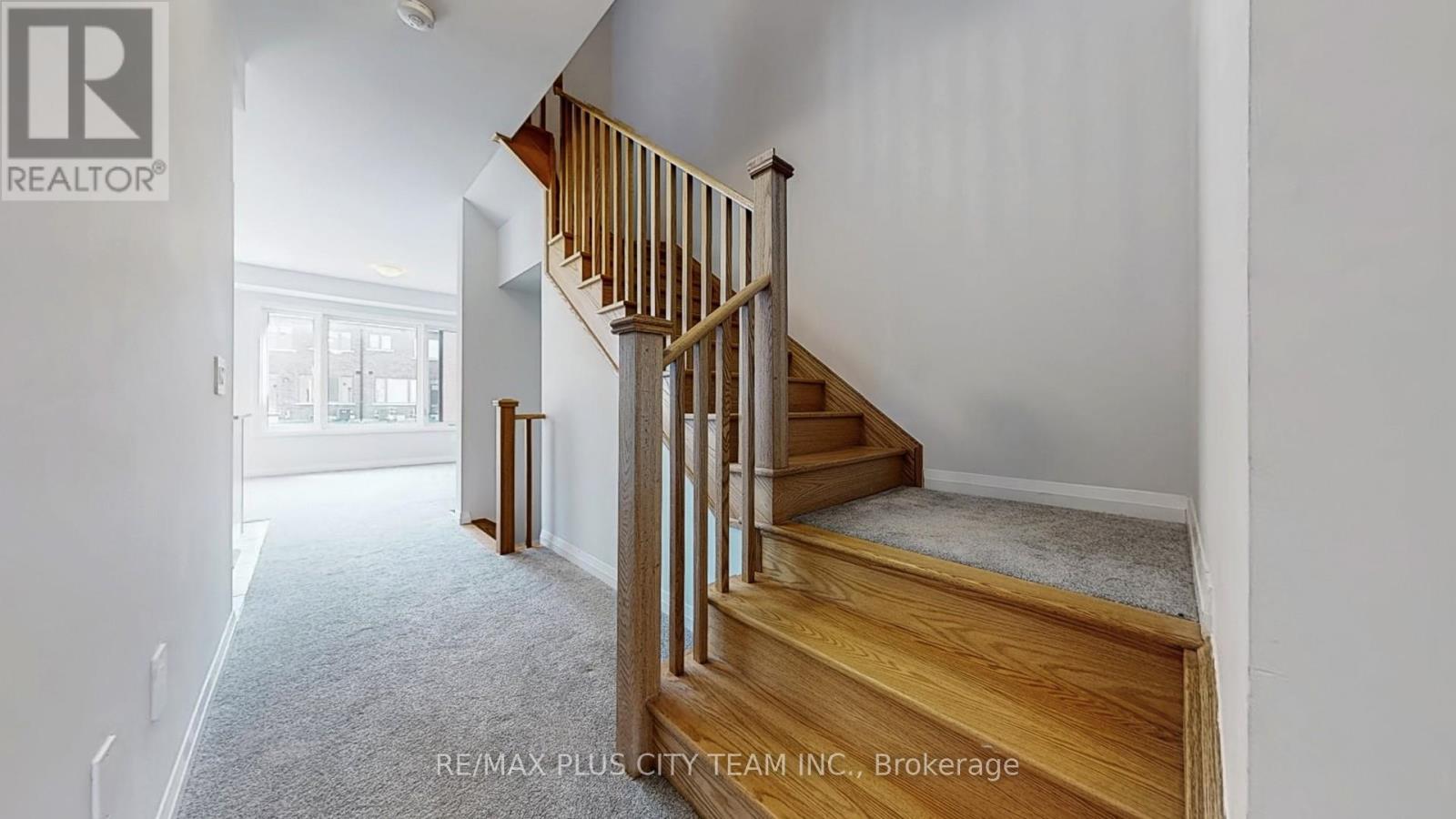 32 Keenan Street, Kawartha Lakes, Ontario  K9V 6C2 - Photo 12 - X12365336