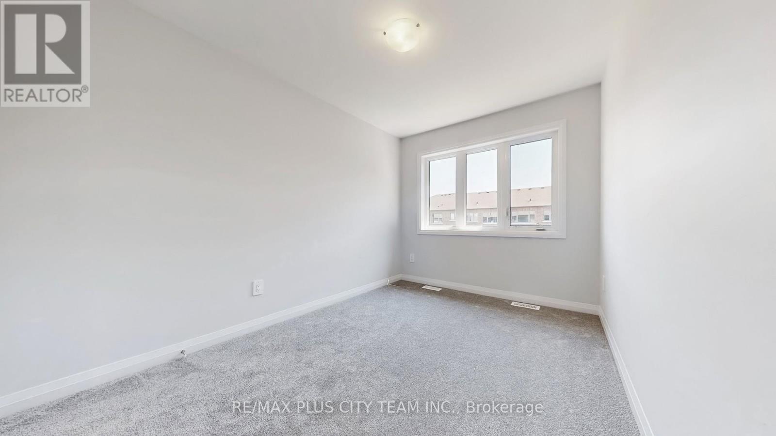 32 Keenan Street, Kawartha Lakes, Ontario  K9V 6C2 - Photo 17 - X12365336