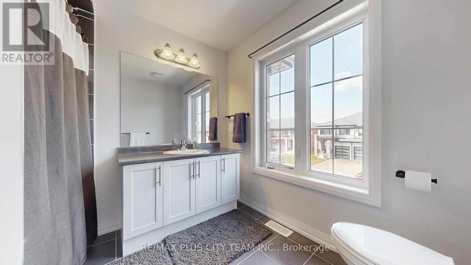 32 Keenan Street, Kawartha Lakes, Ontario  K9V 6C2 - Photo 21 - X12365336