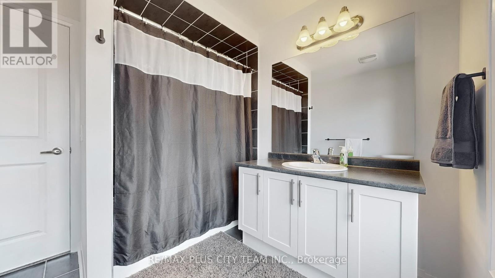 32 Keenan Street, Kawartha Lakes, Ontario  K9V 6C2 - Photo 22 - X12365336