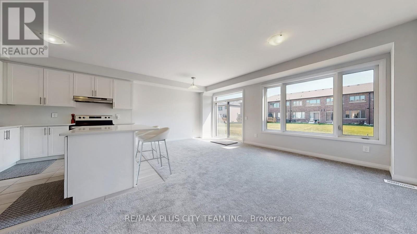 32 Keenan Street, Kawartha Lakes, Ontario  K9V 6C2 - Photo 3 - X12365336