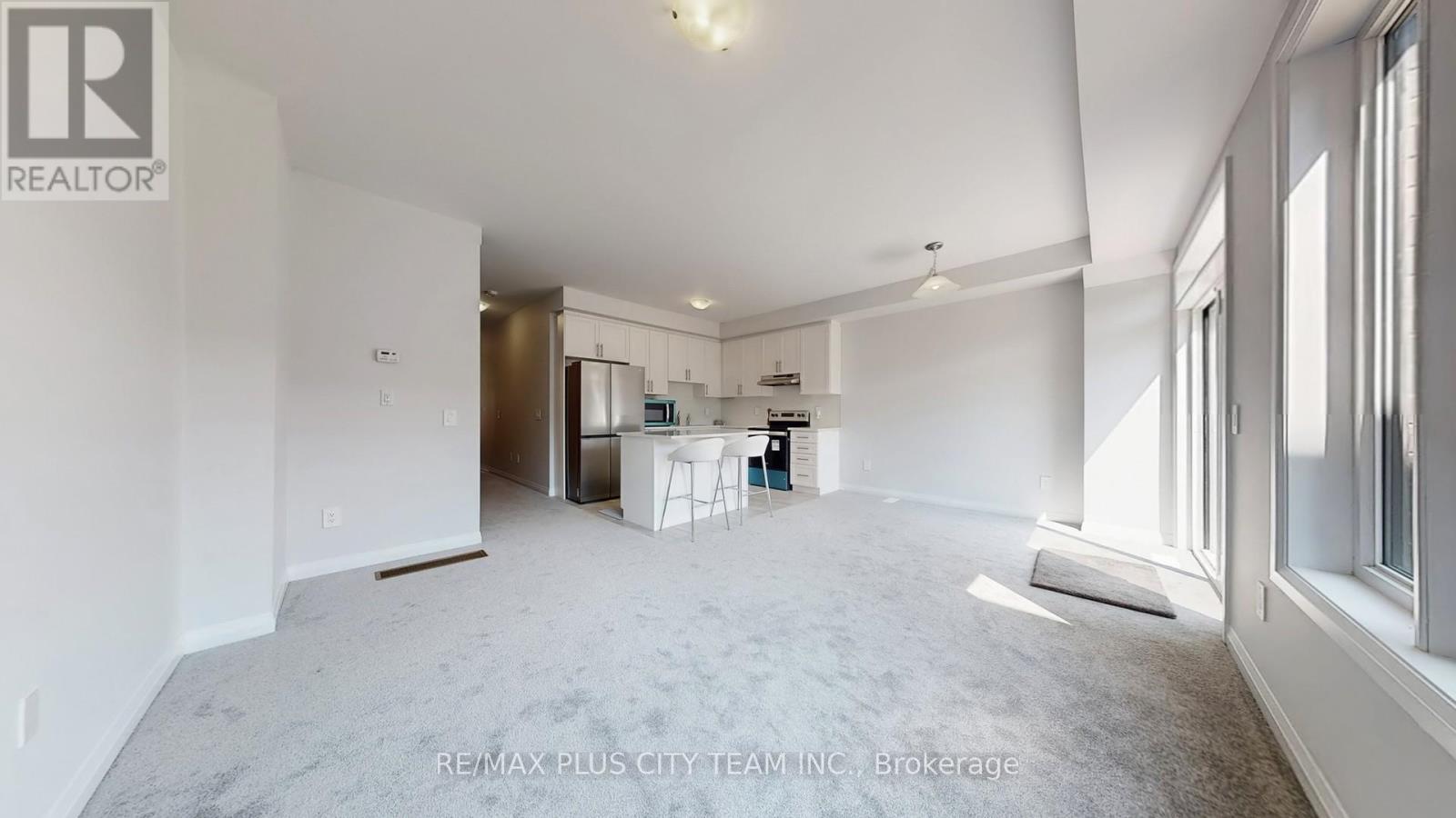 32 Keenan Street, Kawartha Lakes, Ontario  K9V 6C2 - Photo 4 - X12365336