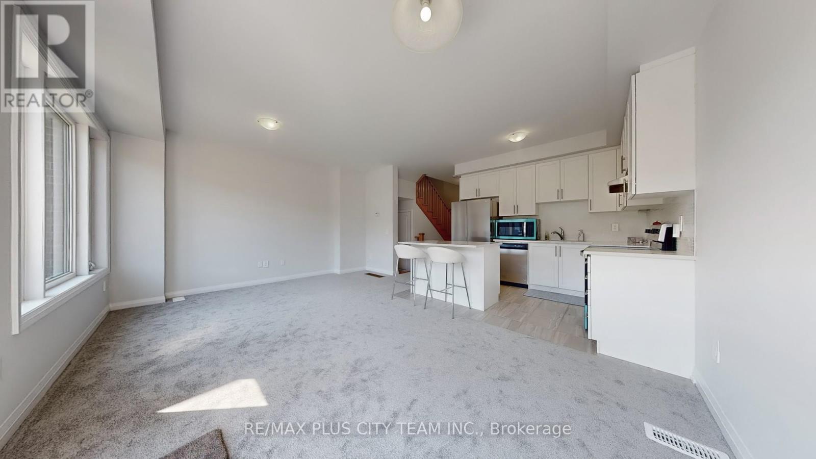 32 Keenan Street, Kawartha Lakes, Ontario  K9V 6C2 - Photo 5 - X12365336