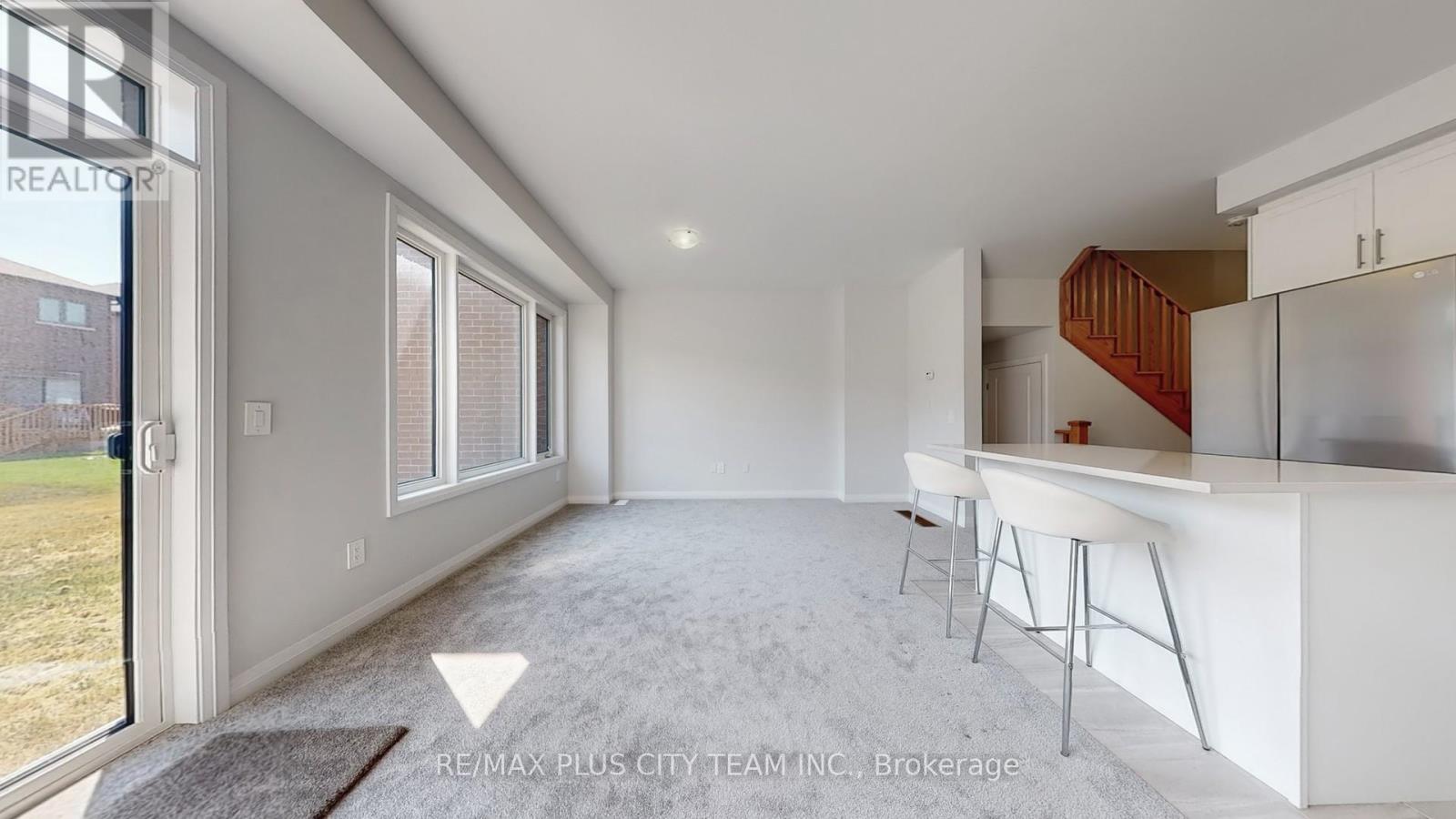 32 Keenan Street, Kawartha Lakes, Ontario  K9V 6C2 - Photo 6 - X12365336