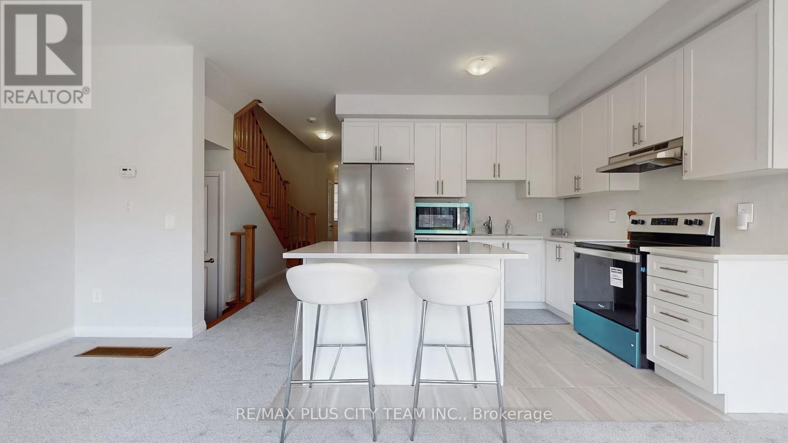 32 Keenan Street, Kawartha Lakes, Ontario  K9V 6C2 - Photo 7 - X12365336