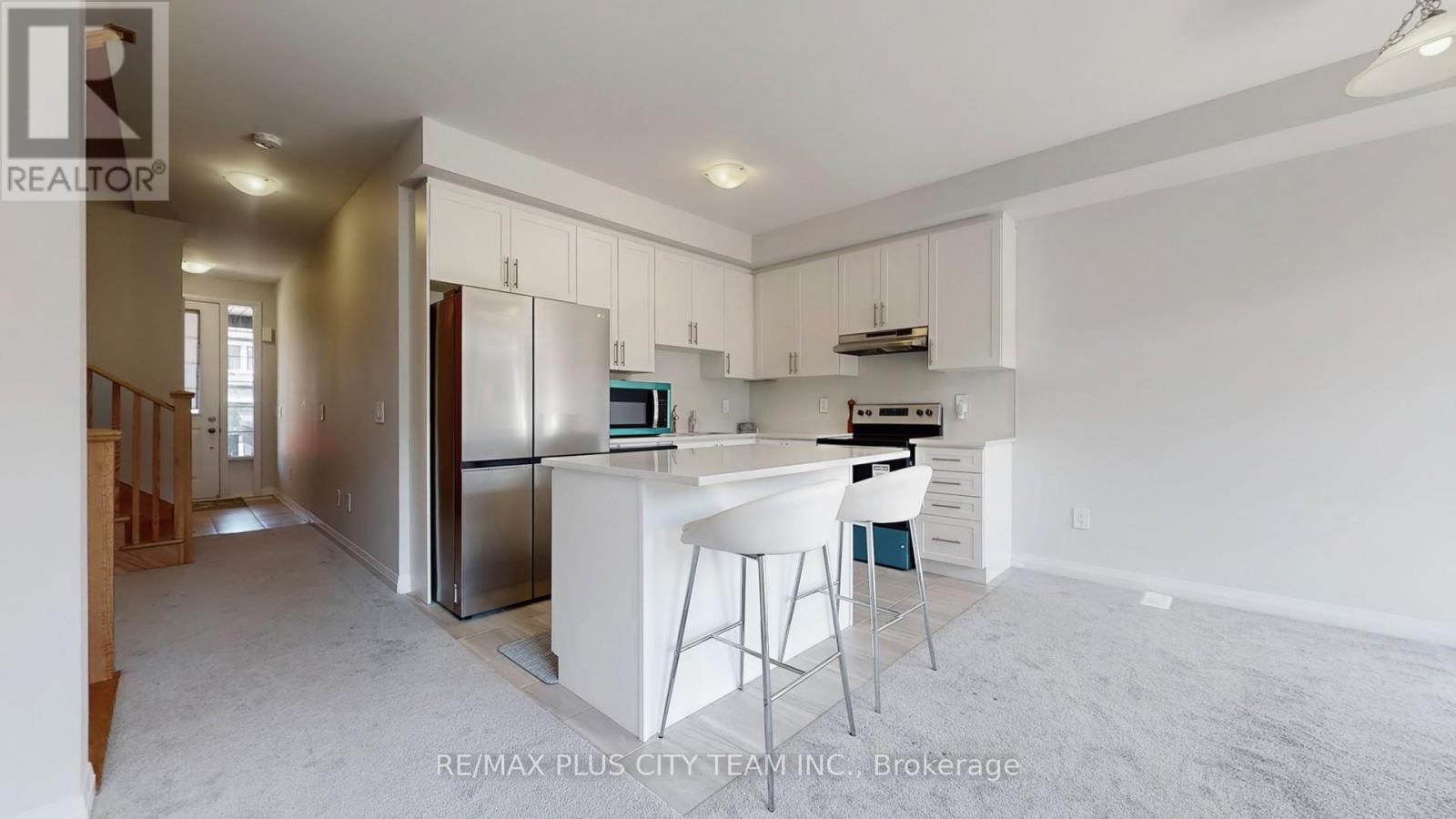 32 Keenan Street, Kawartha Lakes, Ontario  K9V 6C2 - Photo 8 - X12365336