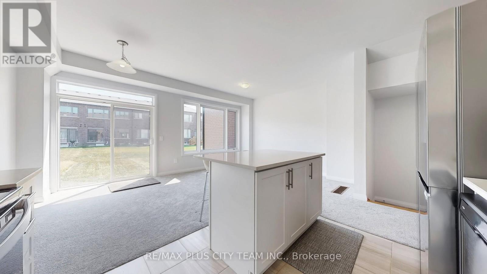 32 Keenan Street, Kawartha Lakes, Ontario  K9V 6C2 - Photo 9 - X12365336