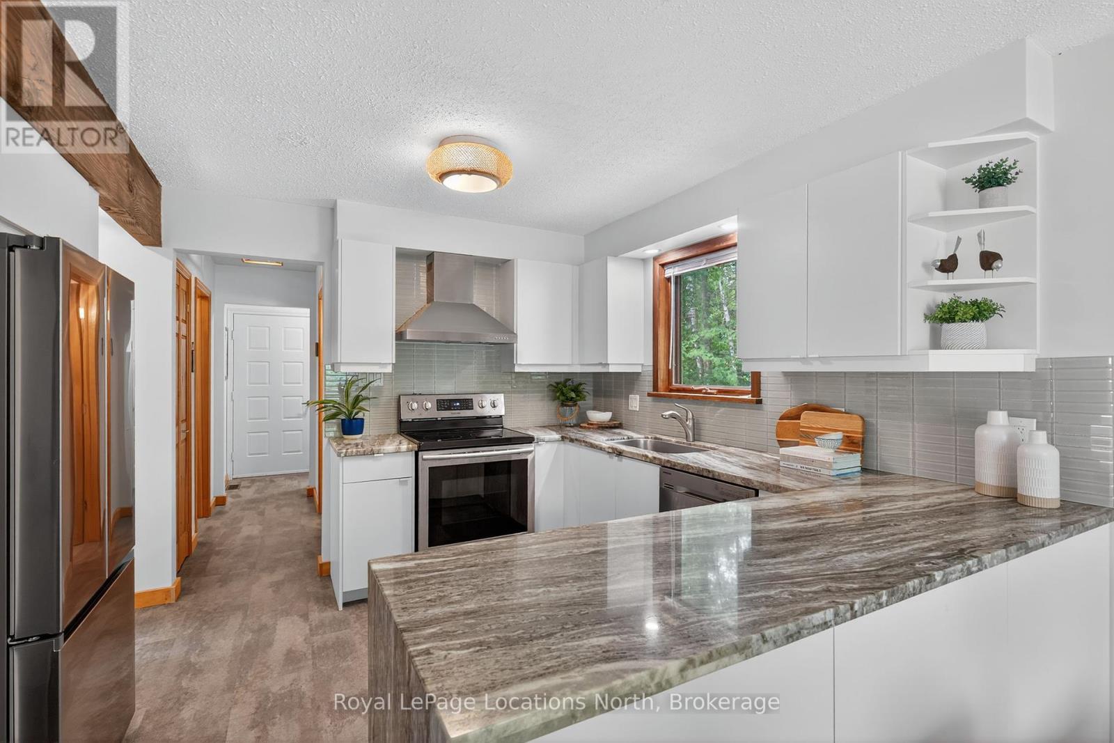 60 59th Street S, Wasaga Beach, Ontario  L9Z 1V9 - Photo 10 - S12365373
