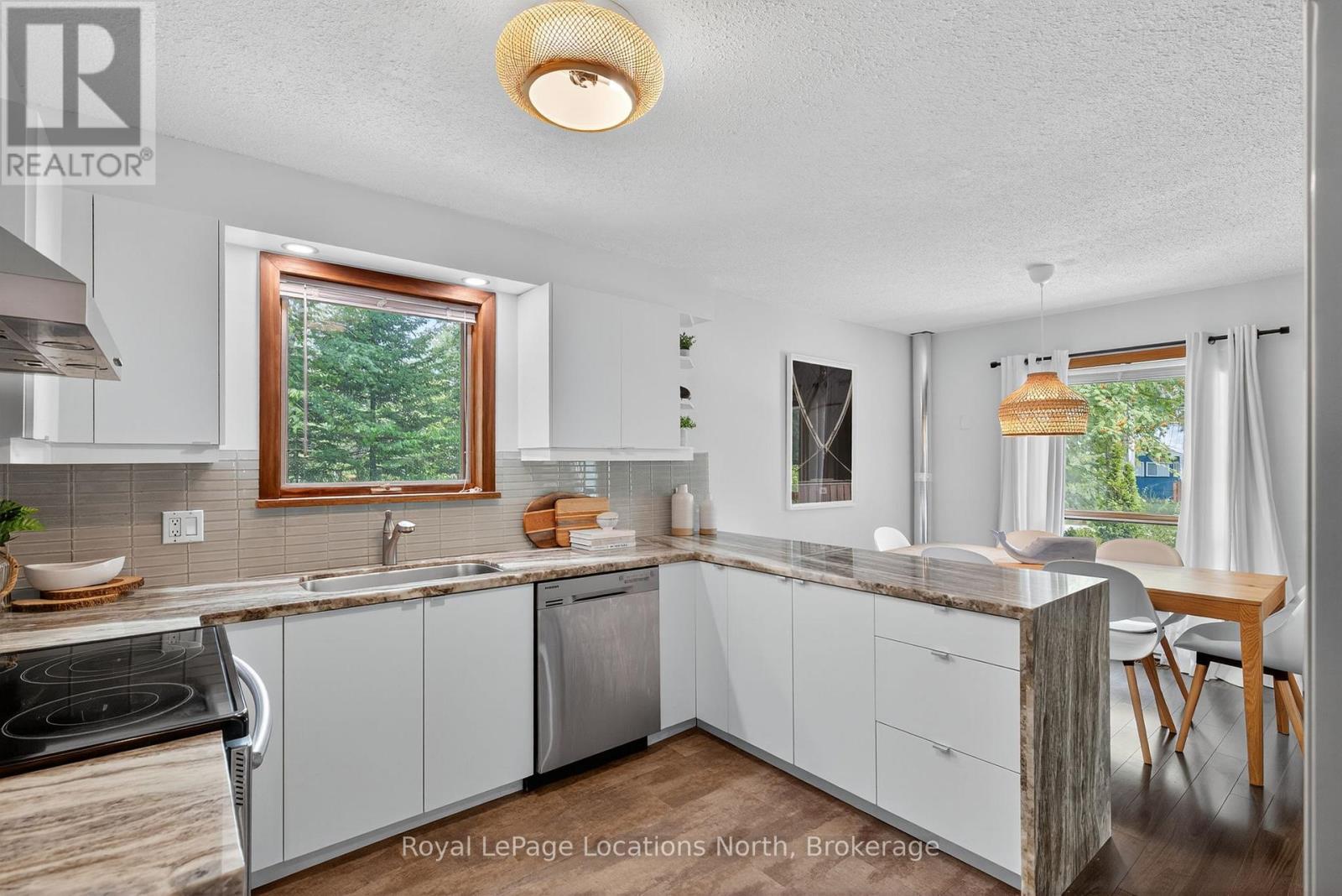 60 59th Street S, Wasaga Beach, Ontario  L9Z 1V9 - Photo 9 - S12365373