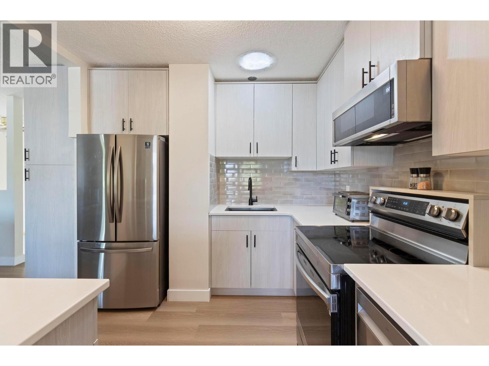 565 Chepesuik Court, Kelowna, British Columbia  V1X 5S5 - Photo 4 - 10360609
