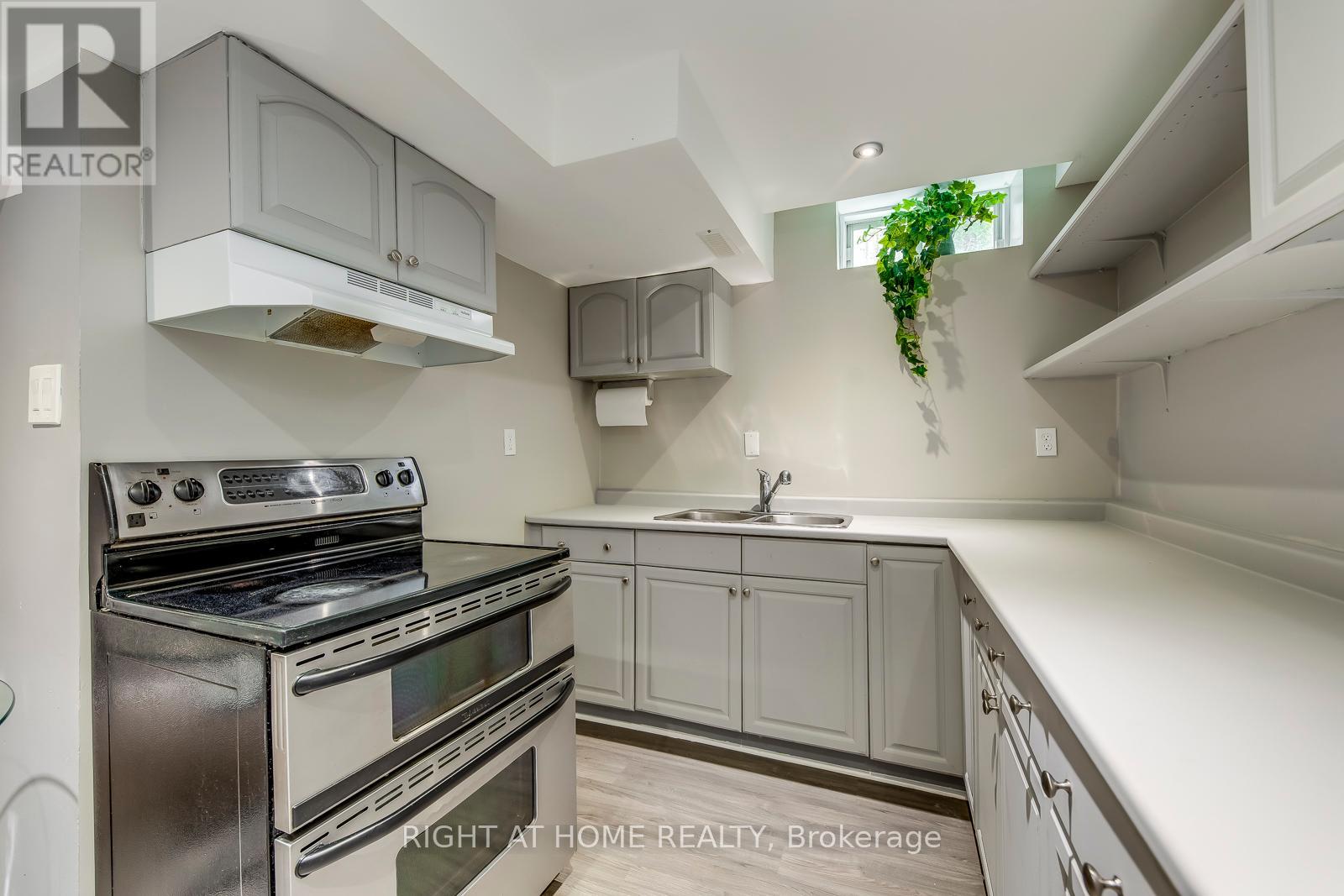 3349 Grand Park Drive, Mississauga (Fairview), Ontario  L5B 4C9 - Photo 24 - W12284597