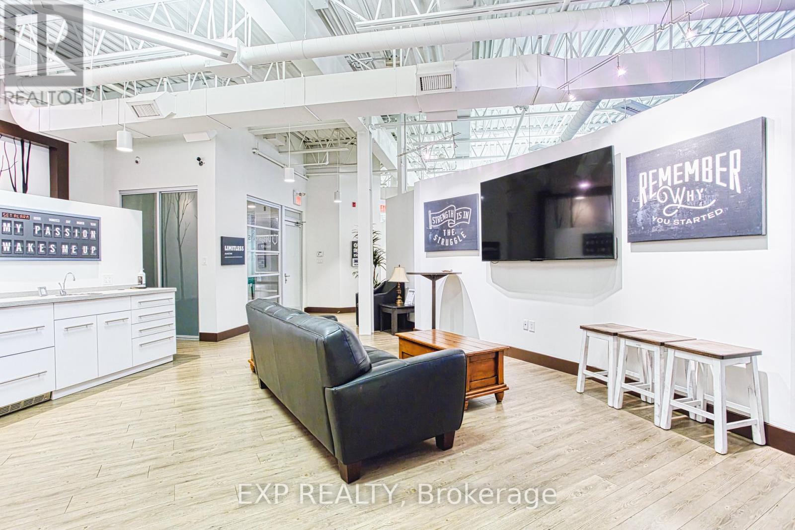 105 - 980 Fraser Drive, Burlington, Ontario  L7L 5P5 - Photo 8 - W12035156