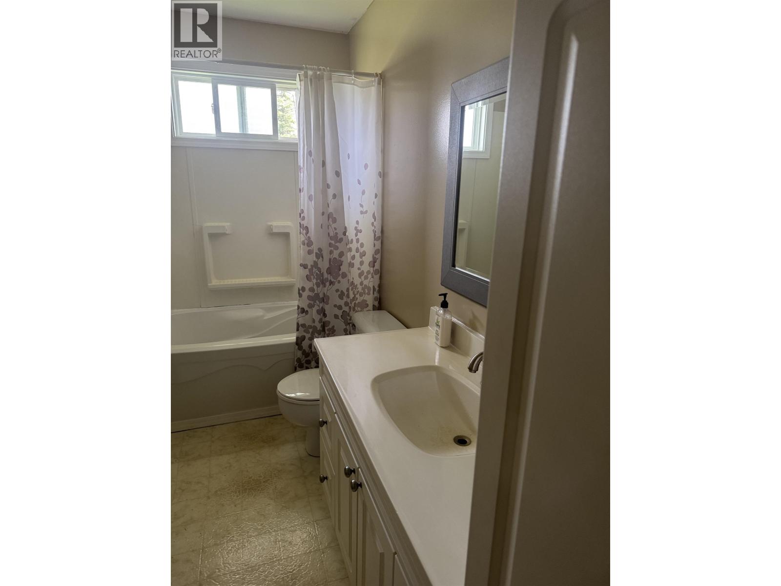 12 Ralston Drive, Mackenzie, British Columbia  V0J 2C0 - Photo 8 - R3000644