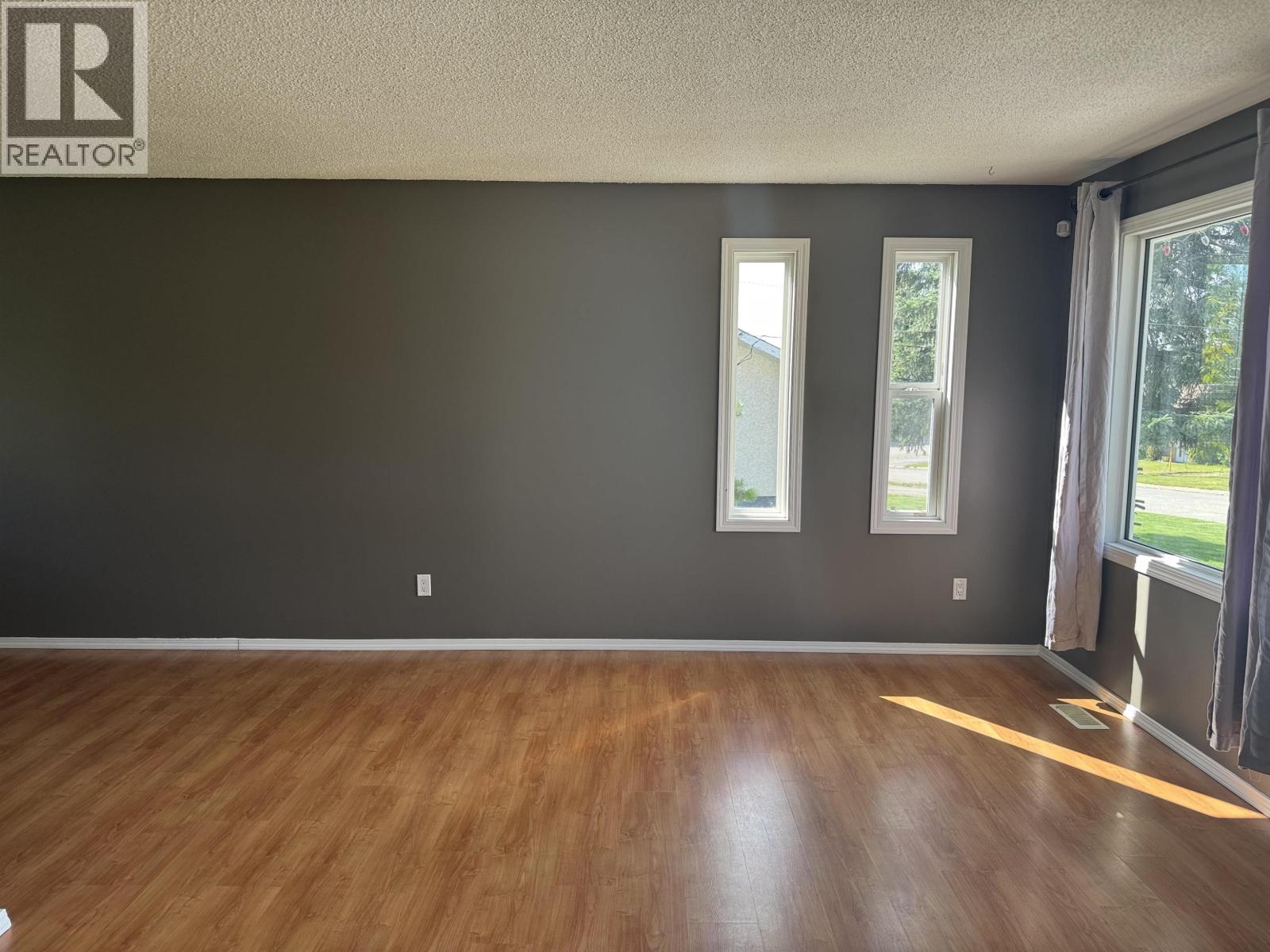 12 Ralston Drive, Mackenzie, British Columbia  V0J 2C0 - Photo 11 - R3000644