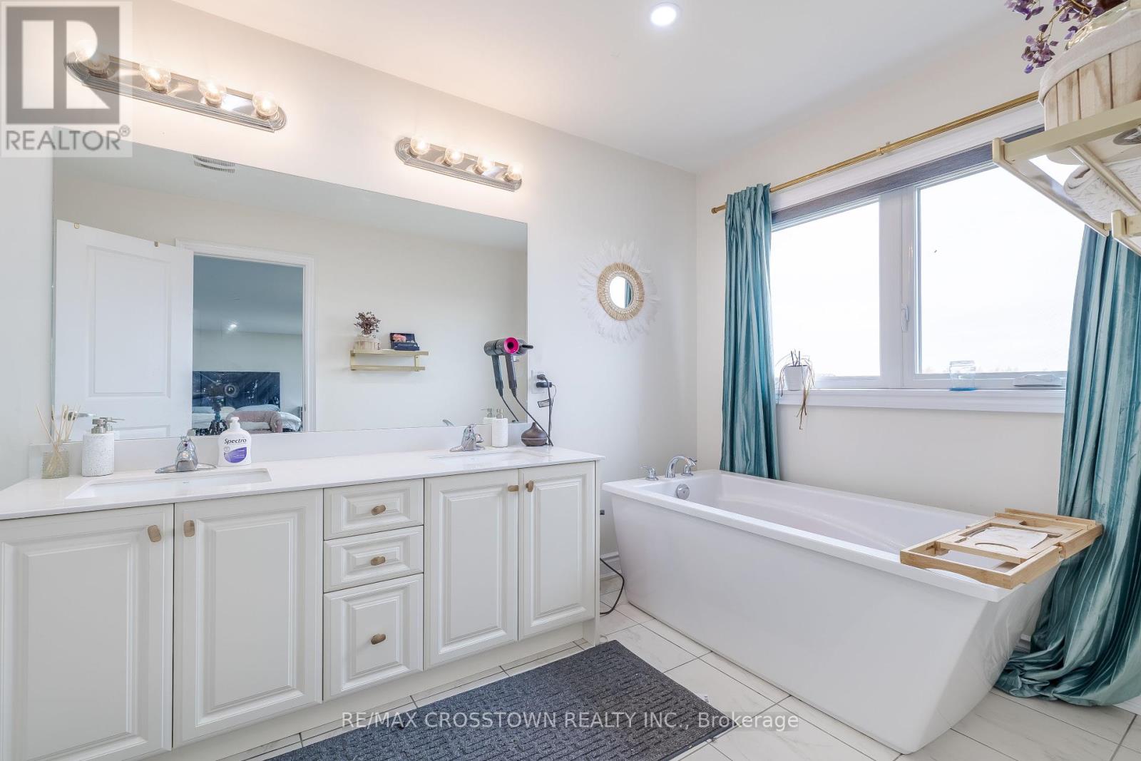 10 Stewart Crescent, Essa (Thornton), Ontario  L0L 2N0 - Photo 36 - N12365361