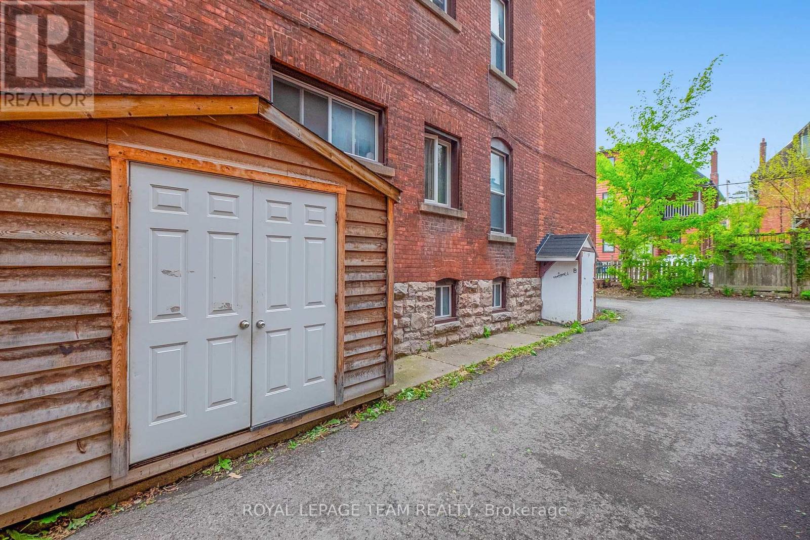 305 Waverley Street, Ottawa, Ontario  K2P 0V9 - Photo 3 - X12365393