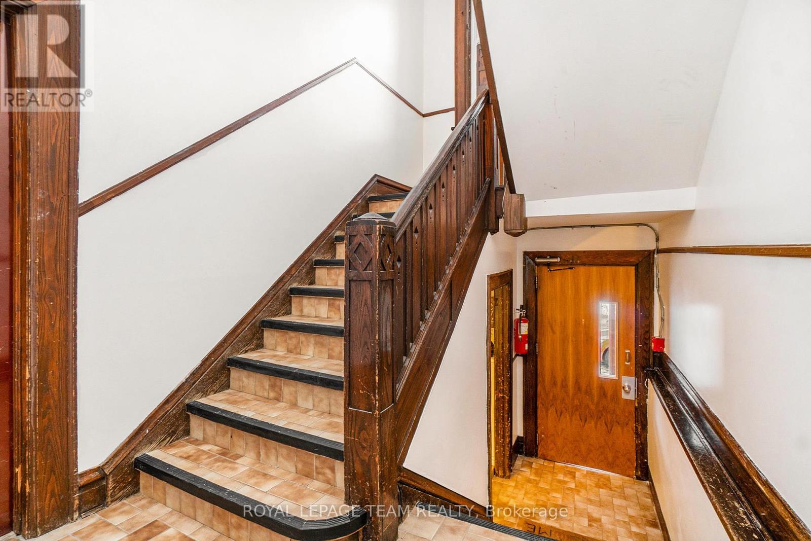 305 Waverley Street, Ottawa, Ontario  K2P 0V9 - Photo 5 - X12365393