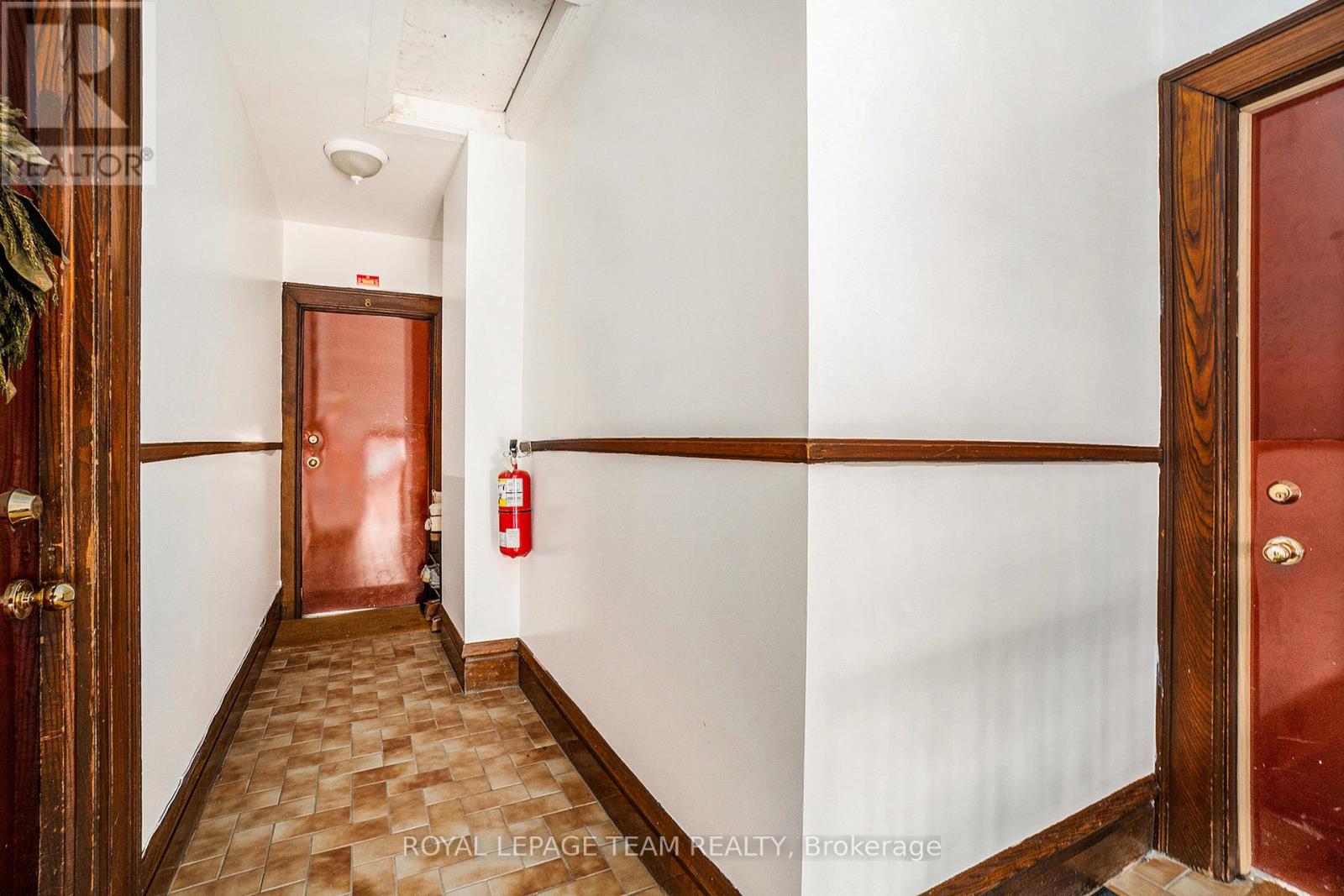 305 Waverley Street, Ottawa, Ontario  K2P 0V9 - Photo 8 - X12365393