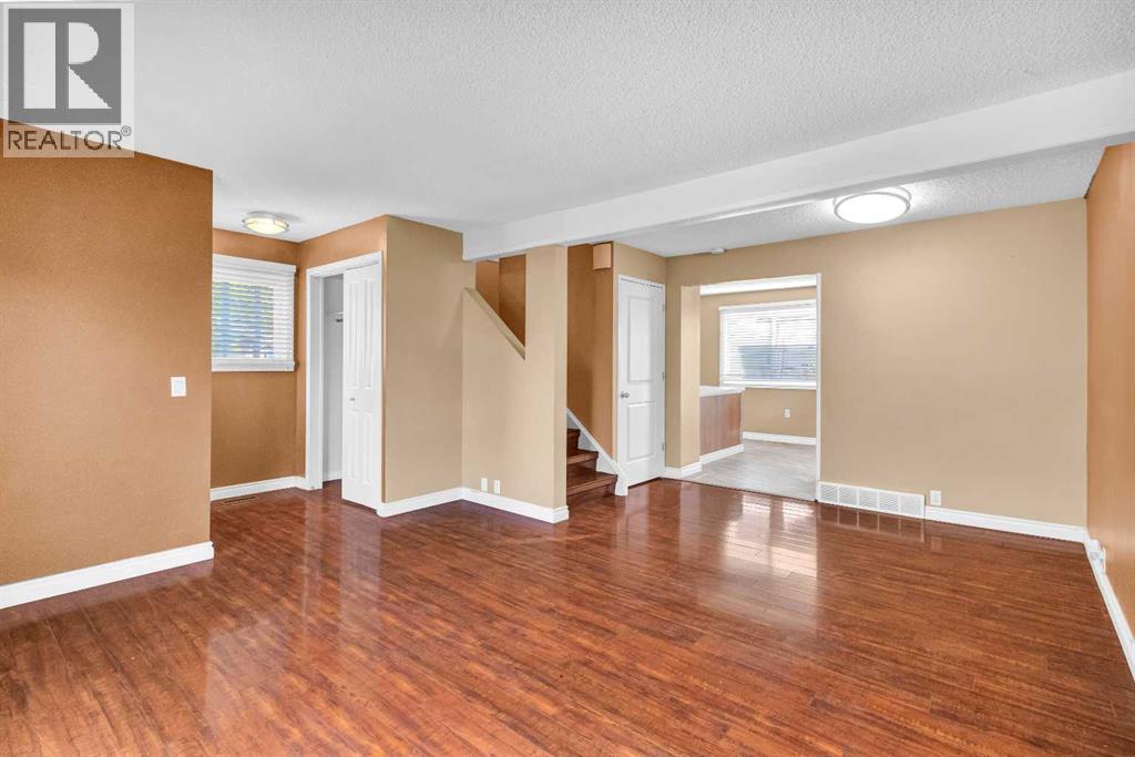 32 Erin Mount Crescent Se, Calgary, Alberta  T2B 2S3 - Photo 6 - A2251705