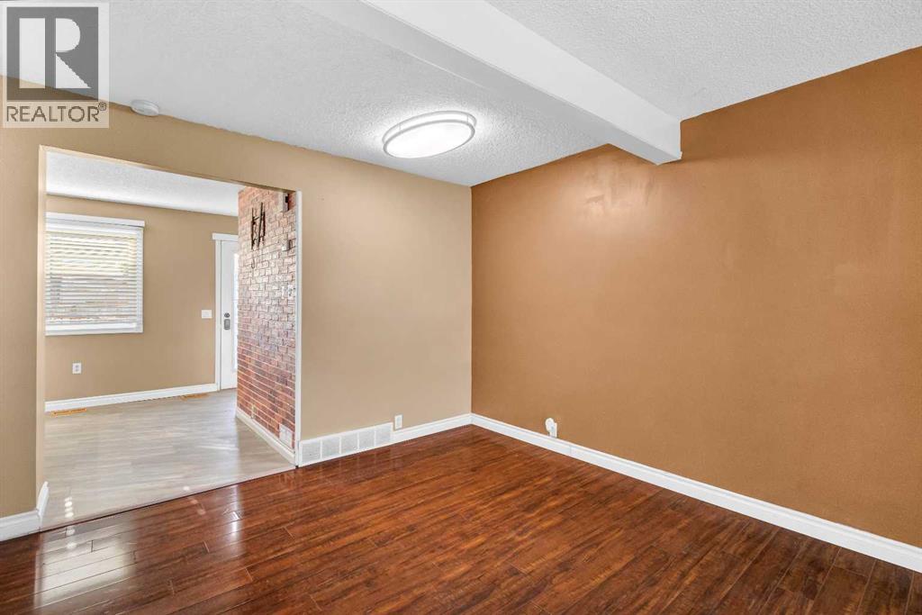 32 Erin Mount Crescent Se, Calgary, Alberta  T2B 2S3 - Photo 8 - A2251705