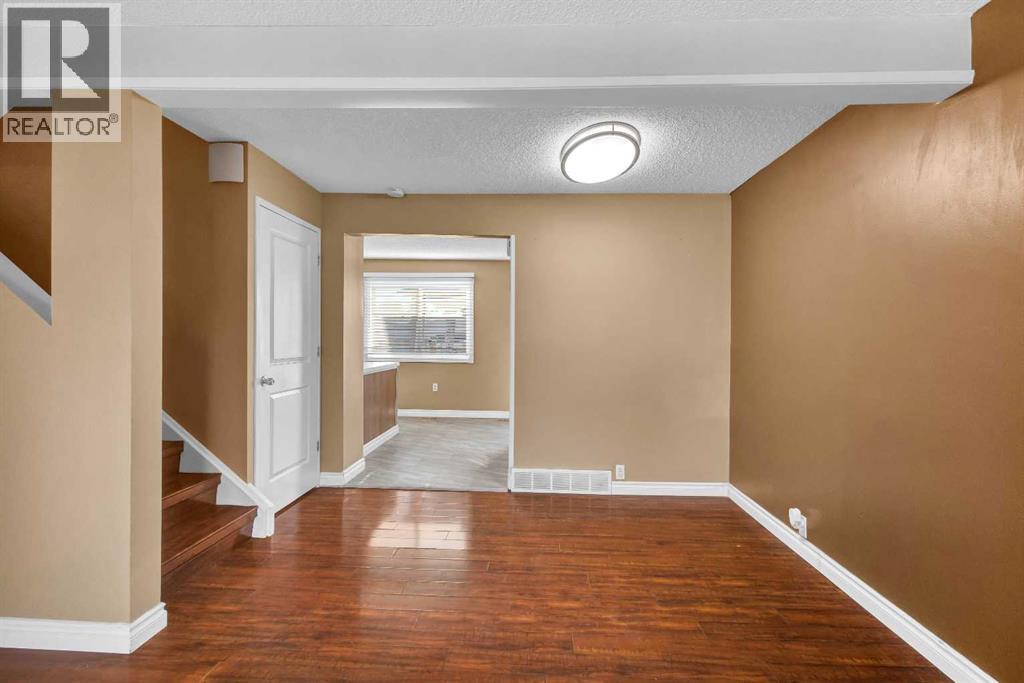 32 Erin Mount Crescent Se, Calgary, Alberta  T2B 2S3 - Photo 9 - A2251705